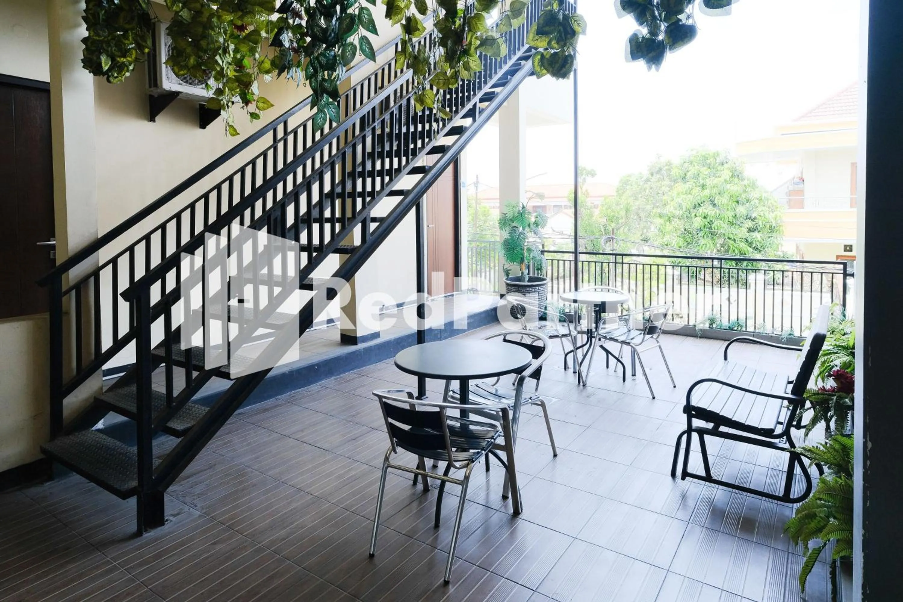 Balcony/Terrace in Dea Homestay Syariah at Kertomenanggal Surabaya Mitra RedDoorz