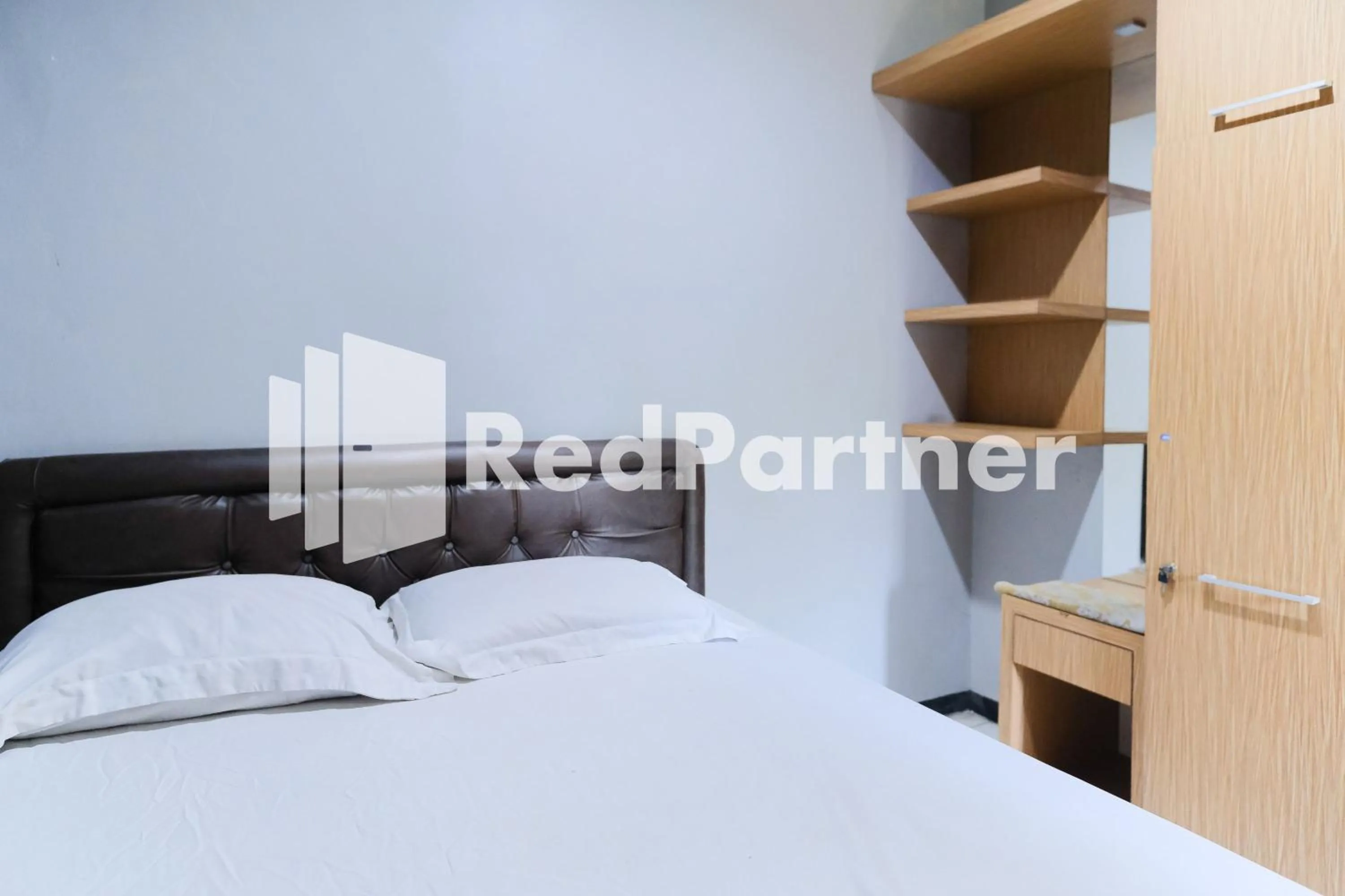 Bedroom, Bed in Dea Homestay Syariah at Kertomenanggal Surabaya Mitra RedDoorz