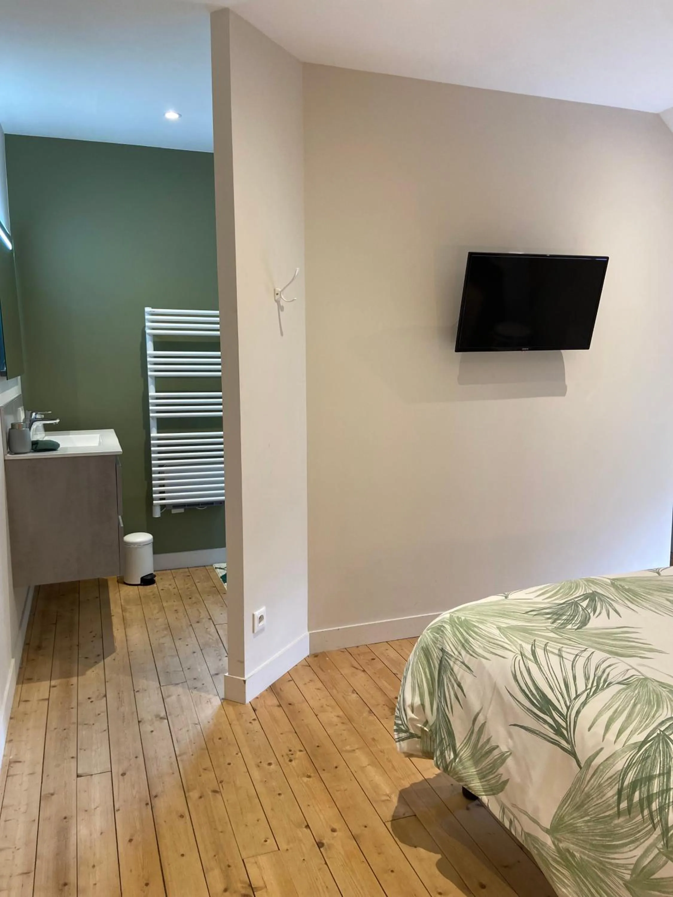 Bedroom, Bed in Au fil de l’Ô