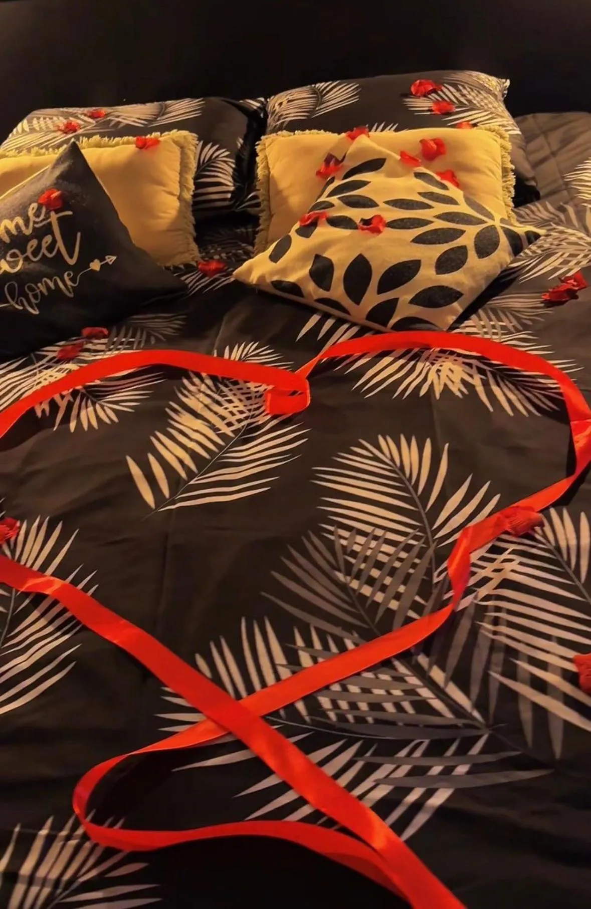 Decorative detail, Bed in Au fil de l’Ô