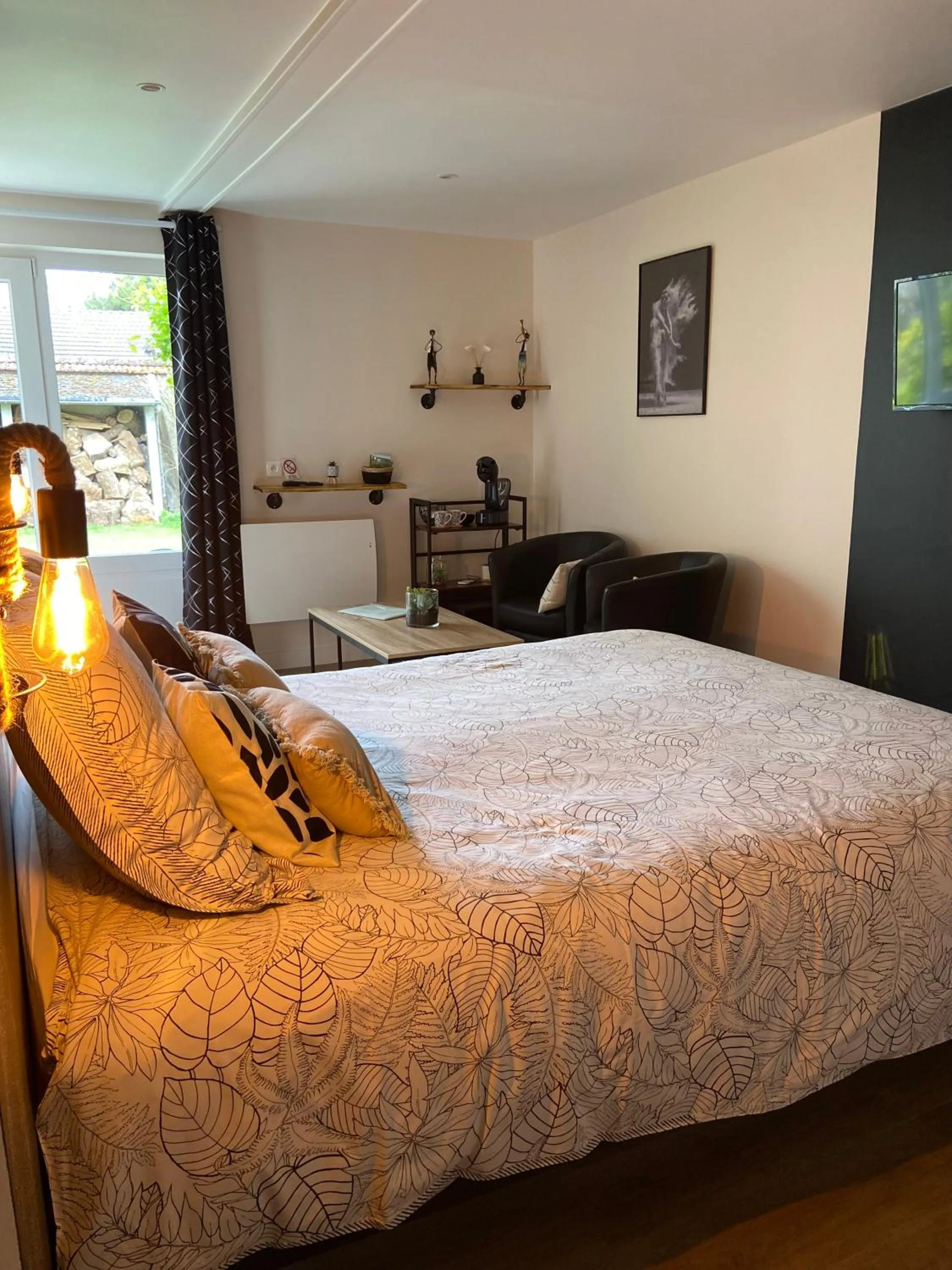 Living room, Bed in Au fil de l’Ô