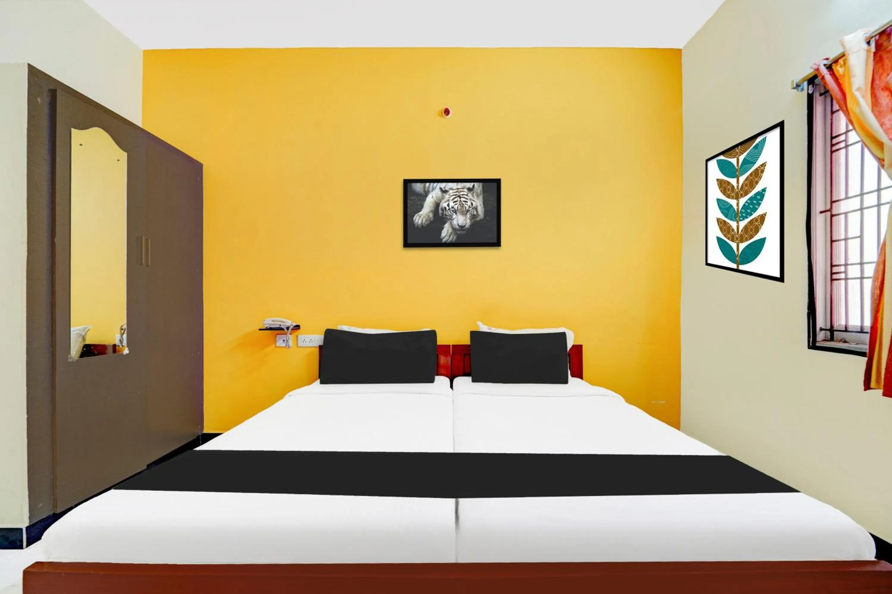 Bedroom in Super Hotel O Madurai Near Bus Stand