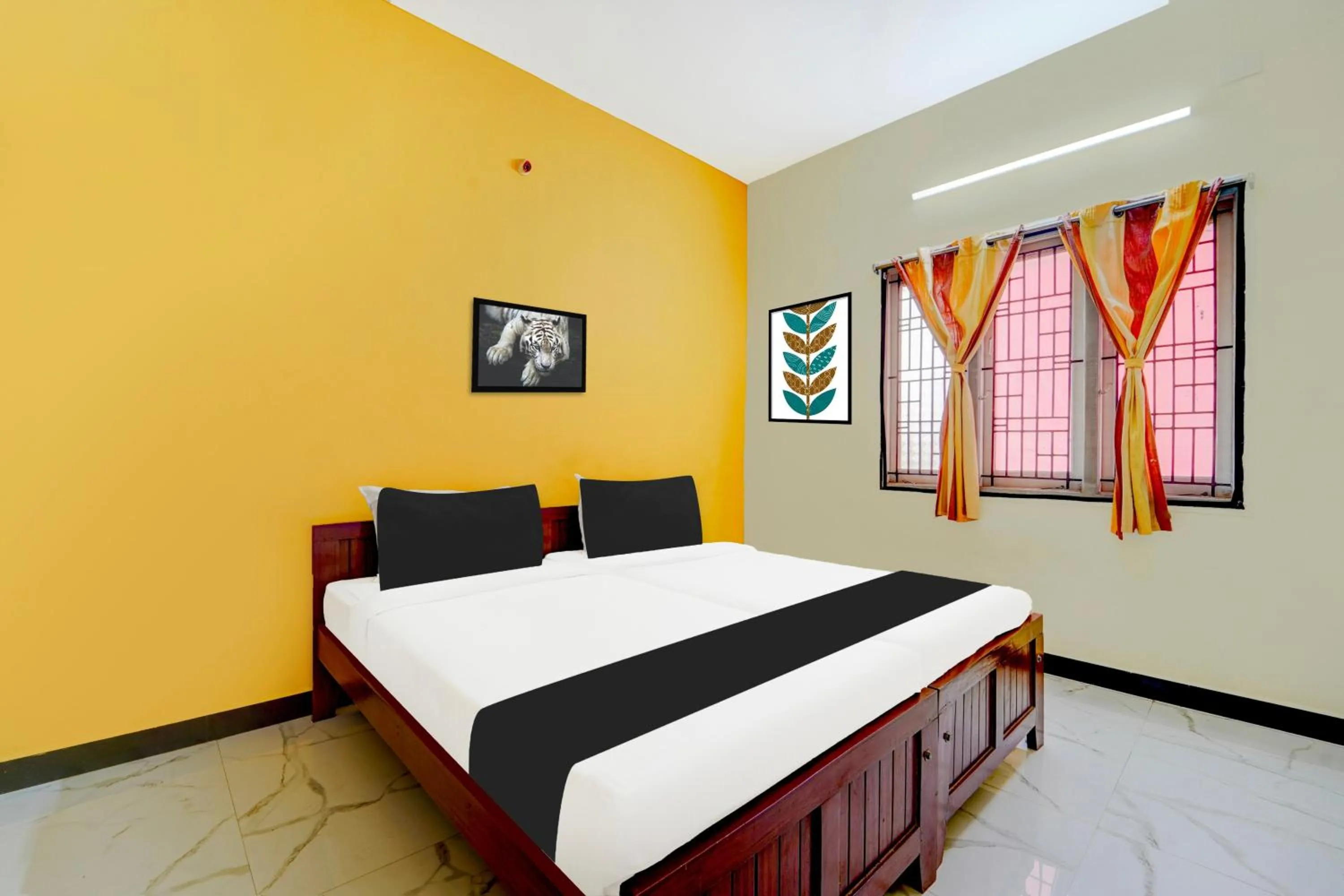 Bedroom in Super Hotel O Madurai Near Bus Stand