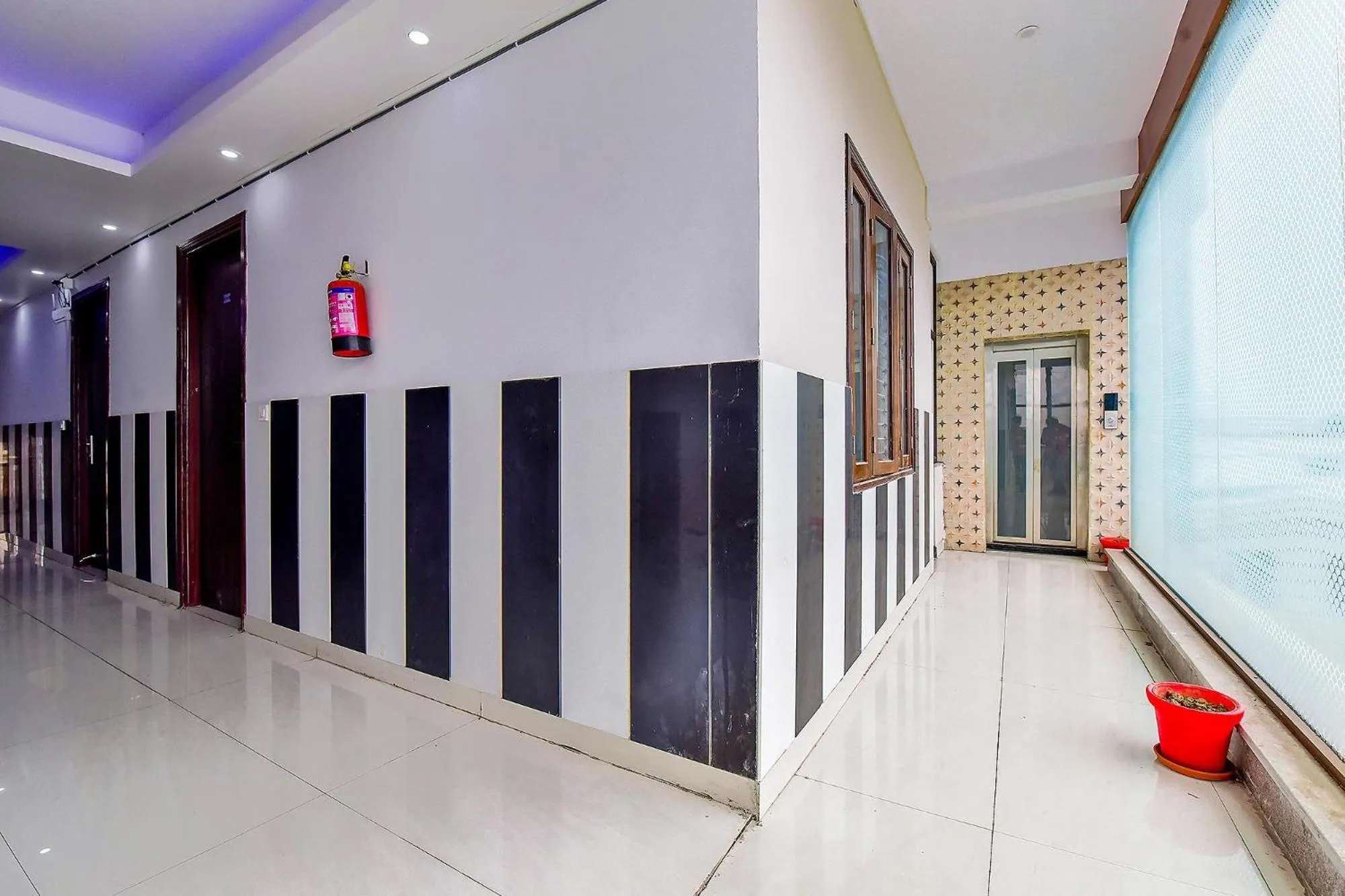 Lobby or reception in FabHotel Mayank Residency - Nr Kanwali Road