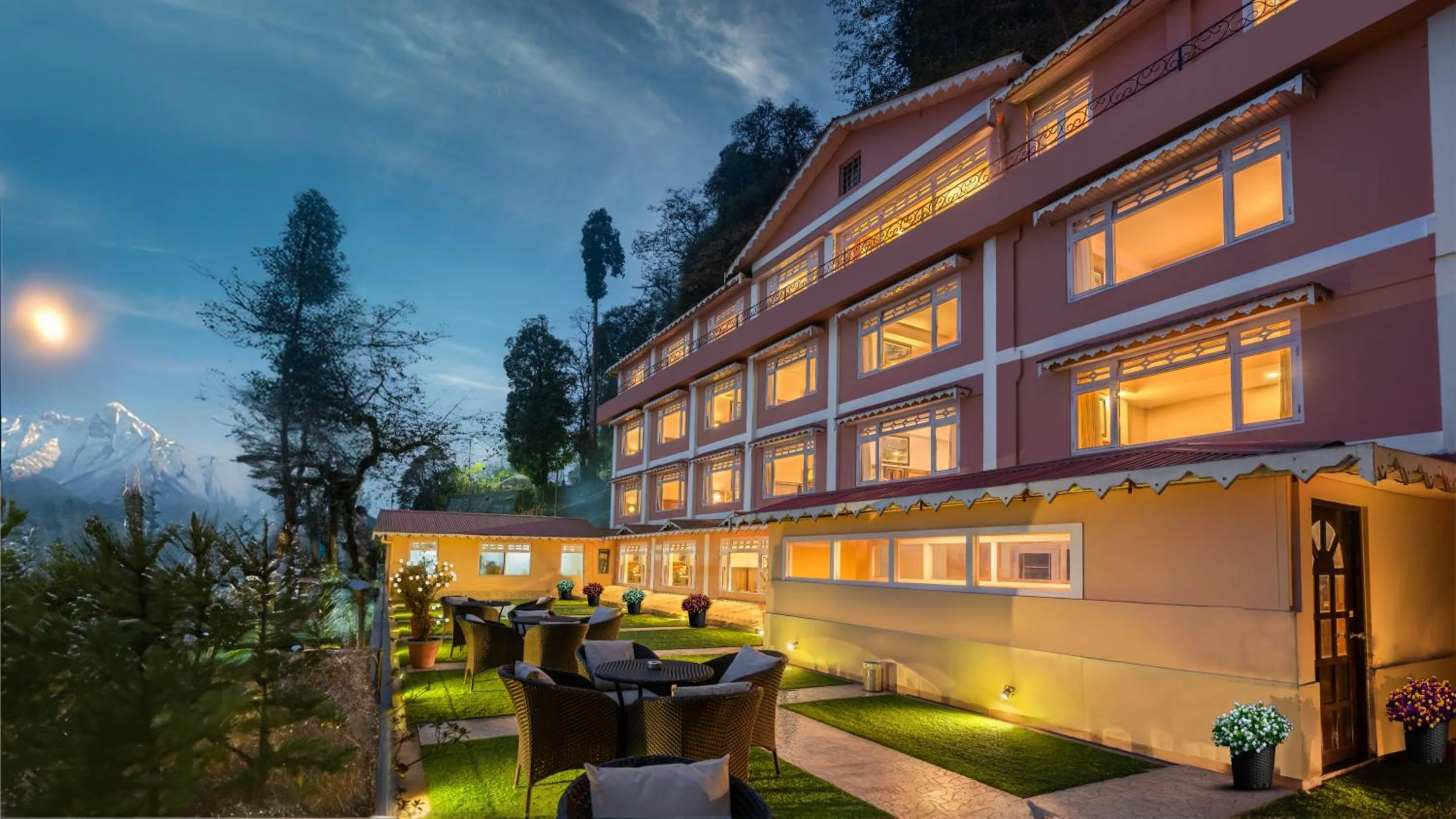 Property building in Summit Oakden Resort & Spa Mall Road