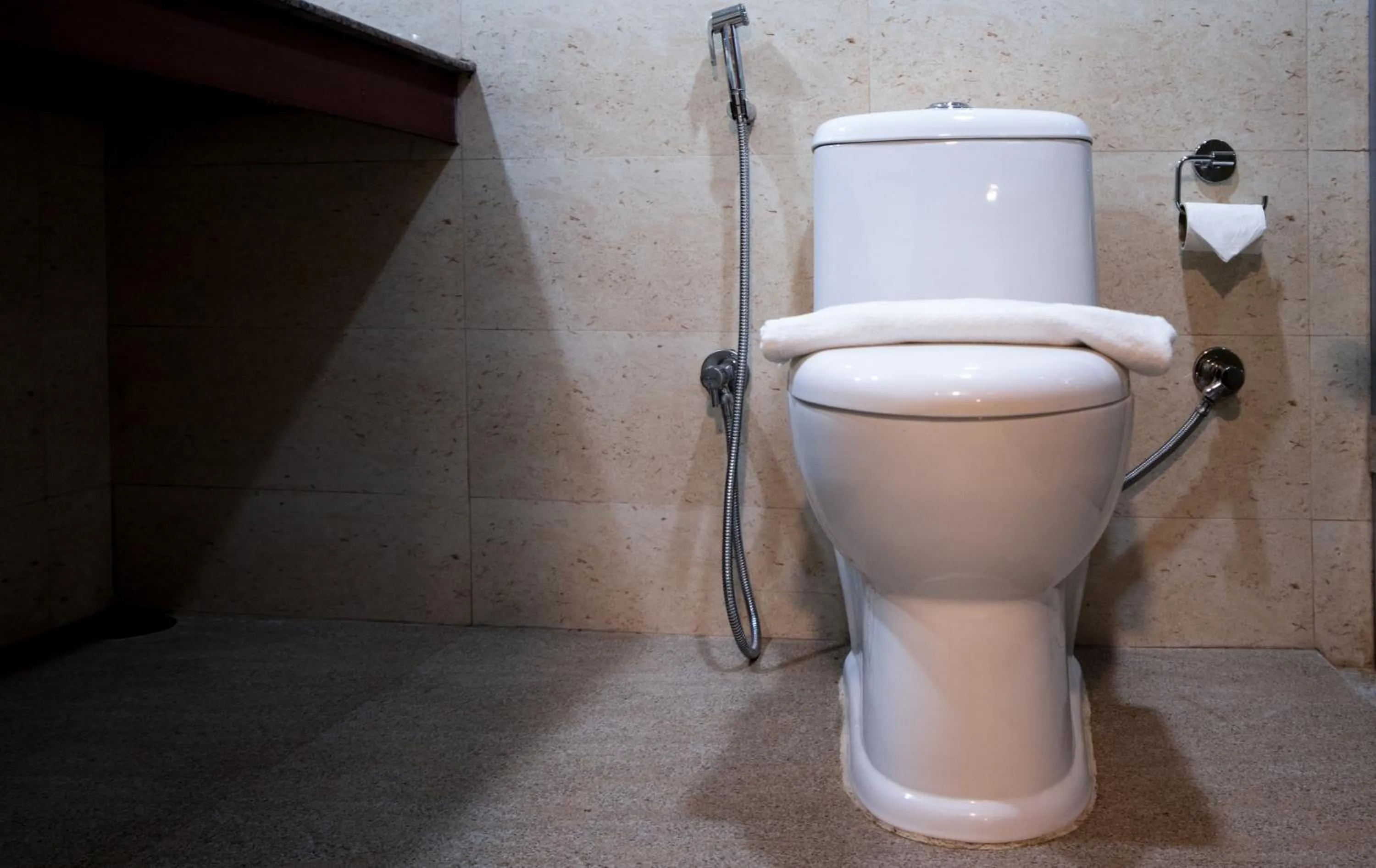 Toilet in Summit Oakden Resort & Spa Mall Road