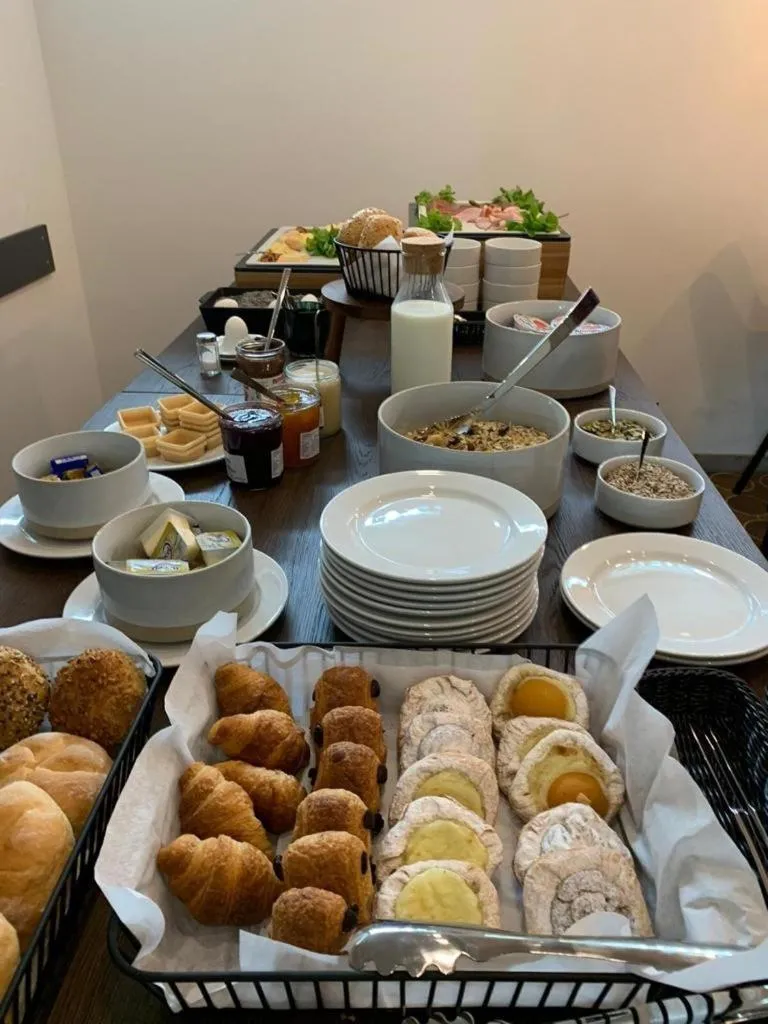 Breakfast in Hotel Clement - Bed & Breakfast