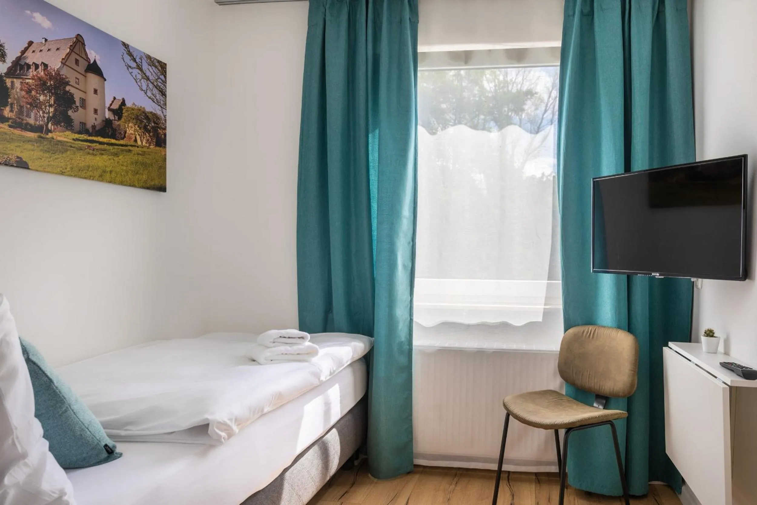 TV and multimedia, Bed in Hotel Clement - Bed & Breakfast