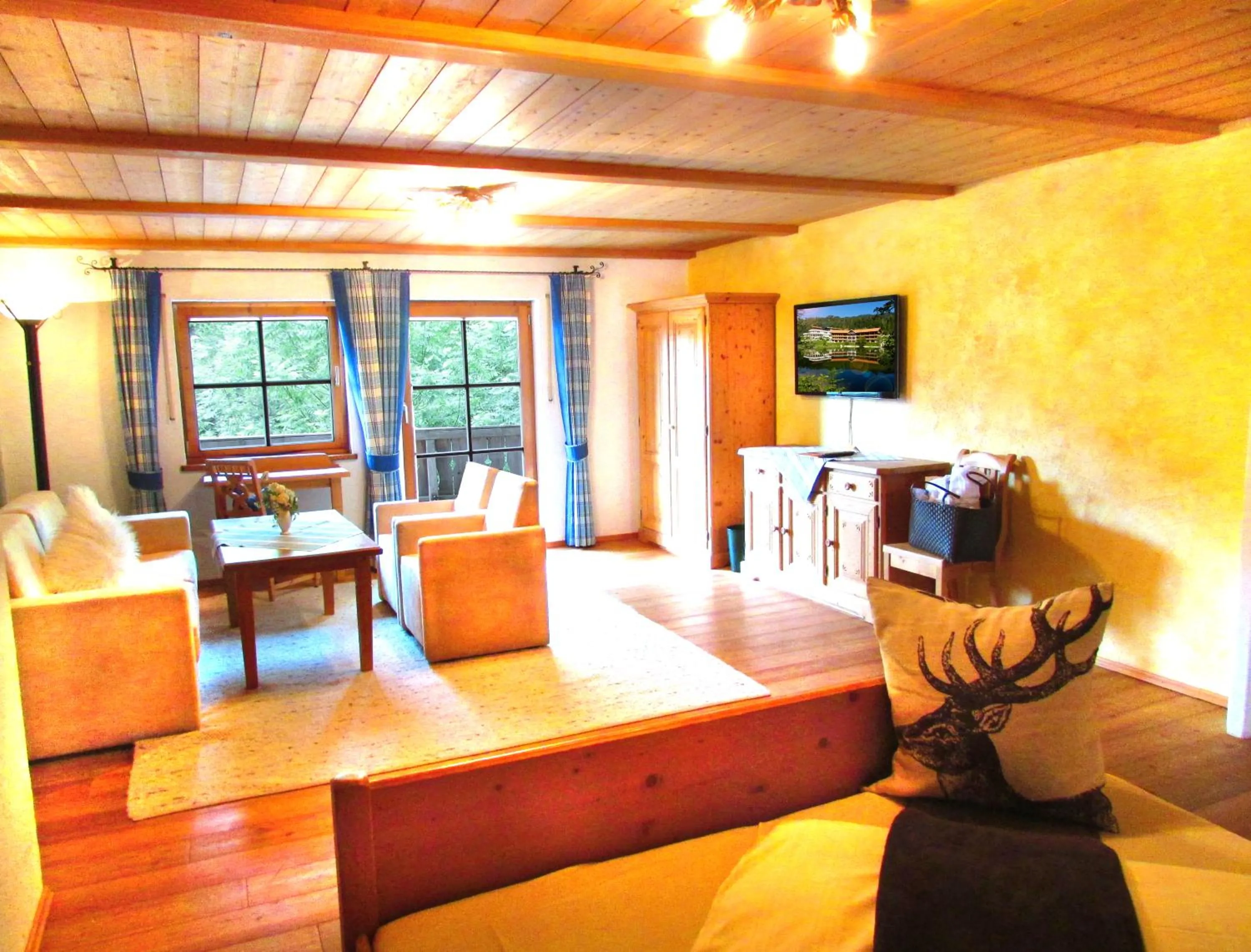 Family Room - single occupancy in Feuriger Tatzlwurm Berghotel & Spa, BW Signature Collection