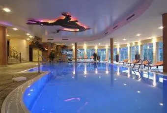 Swimming pool in Feuriger Tatzlwurm Berghotel & Spa, BW Signature Collection