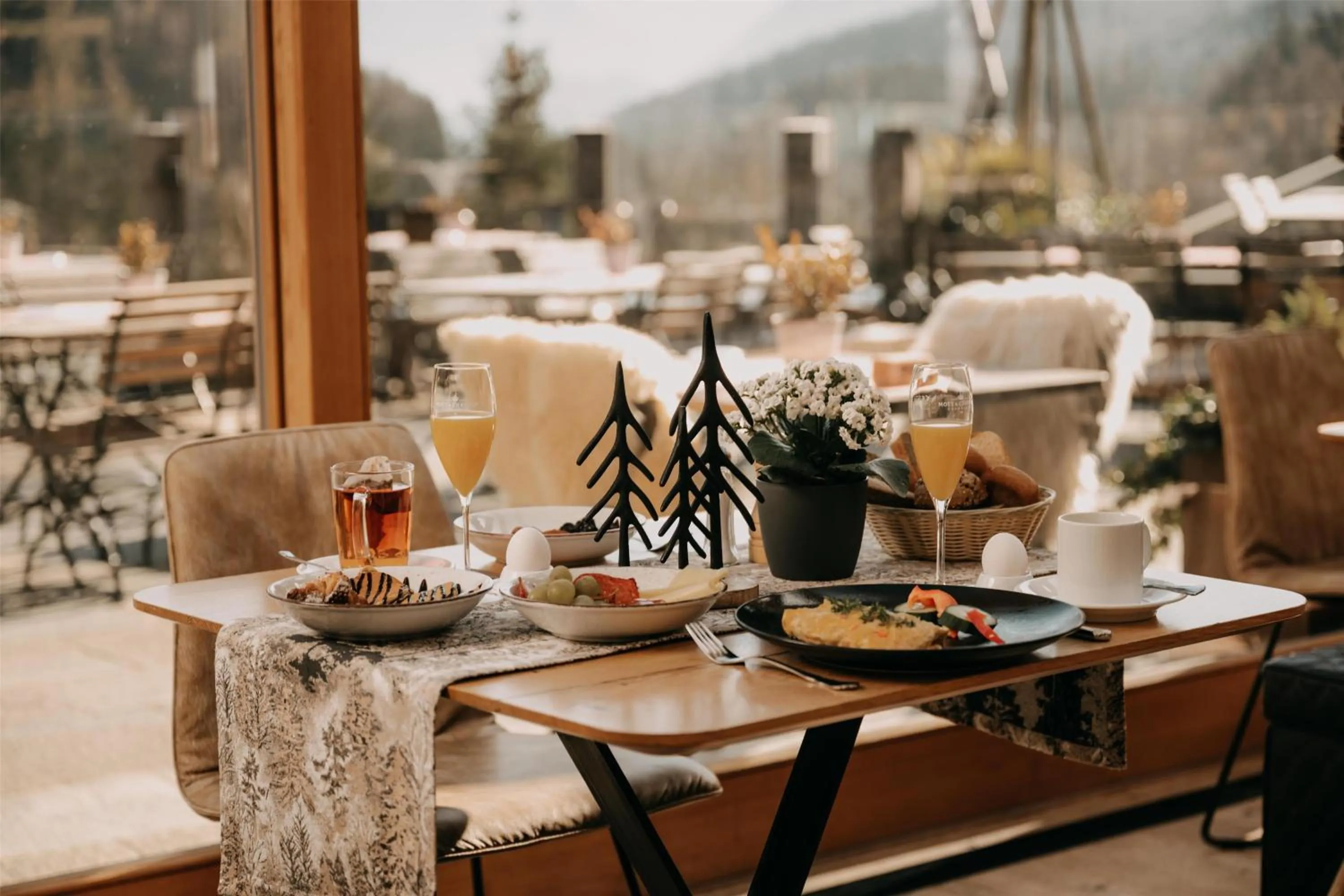 Food and drinks in Feuriger Tatzlwurm Berghotel & Spa, BW Signature Collection