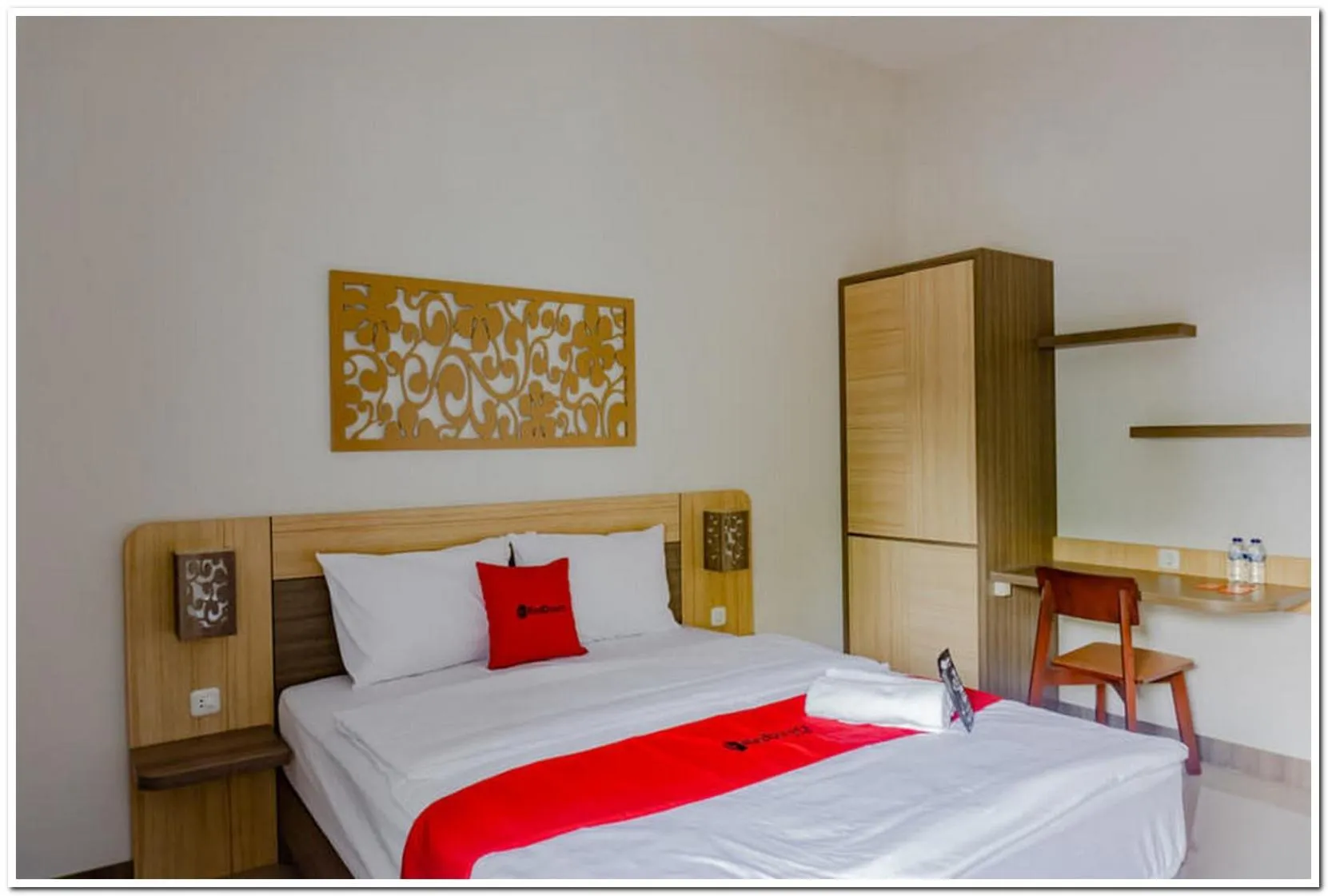 Bed in RedDoorz near Jogja City Mall 4