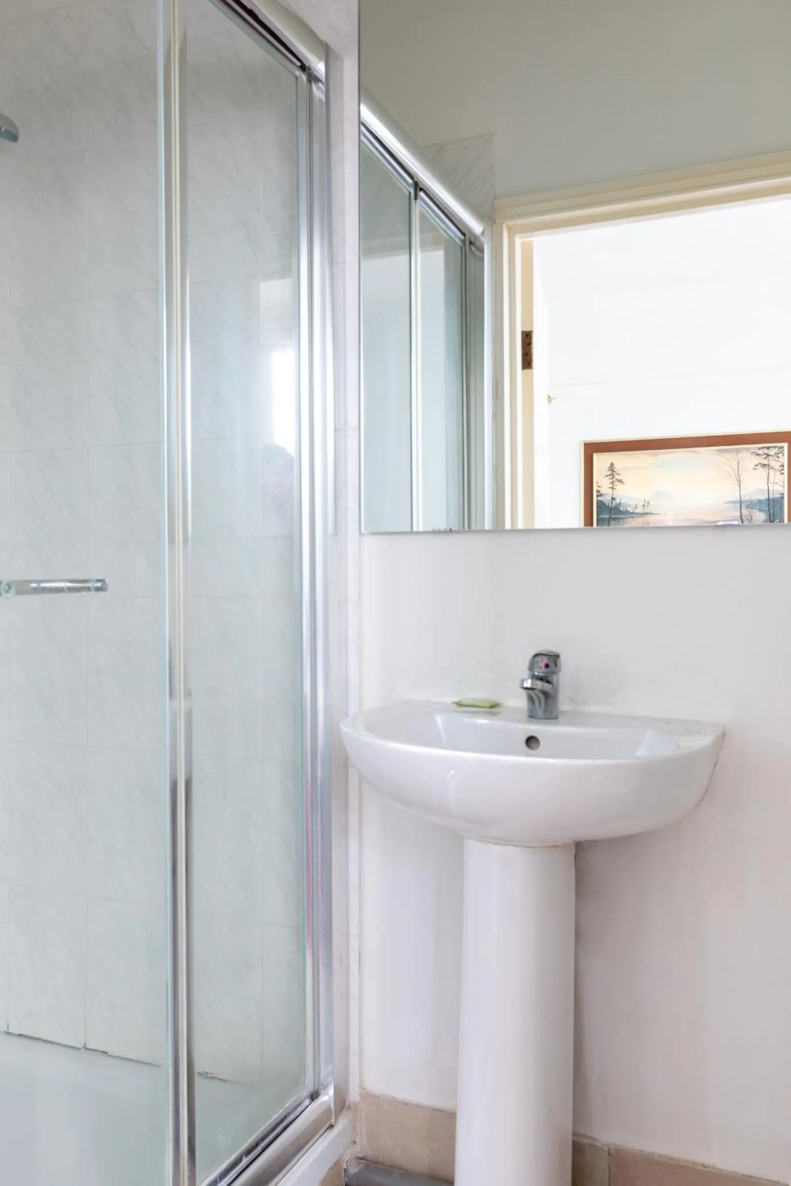 Shower in Euro Hotel Harrow