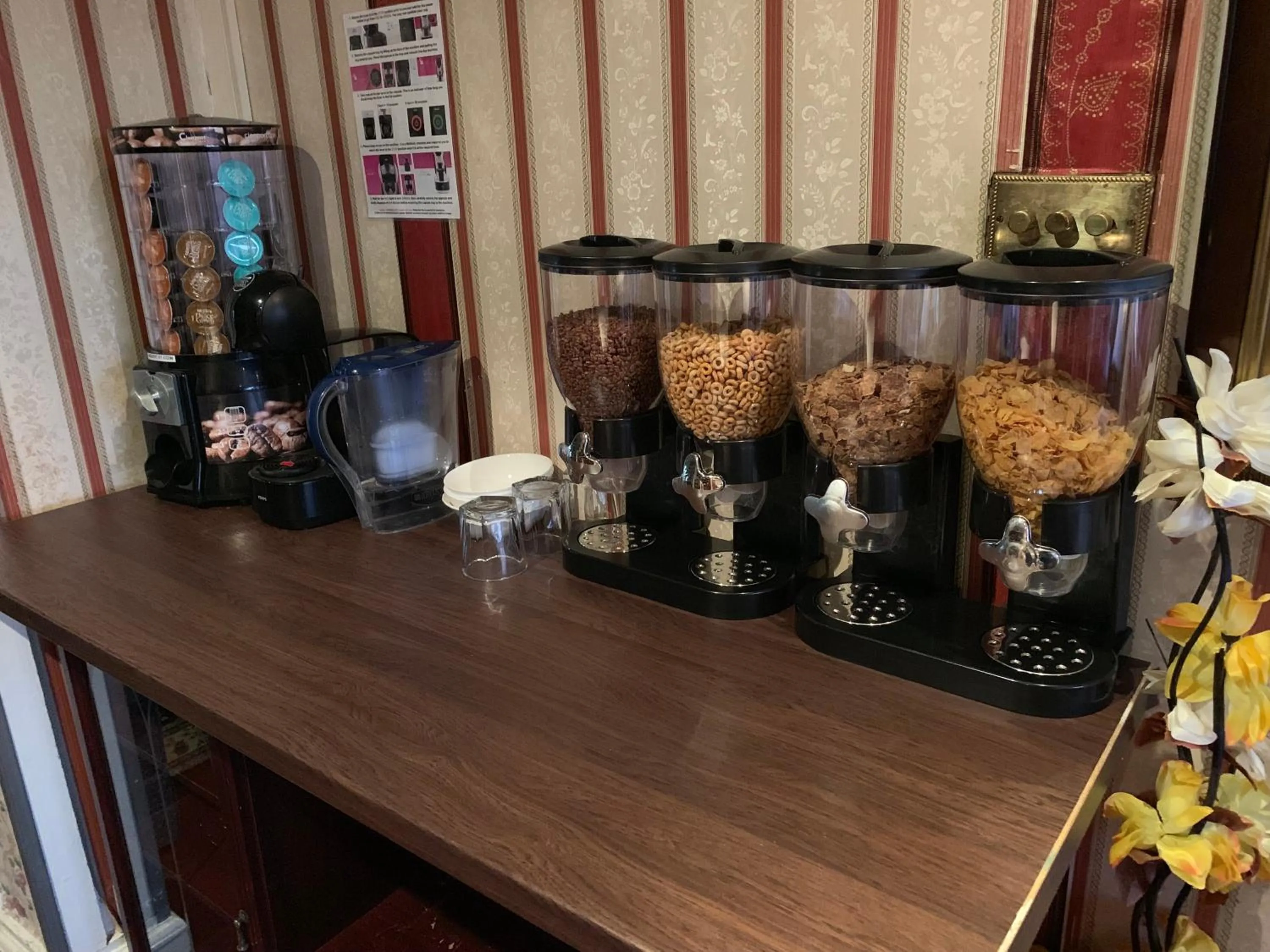 Restaurant/places to eat in Euro Hotel Harrow