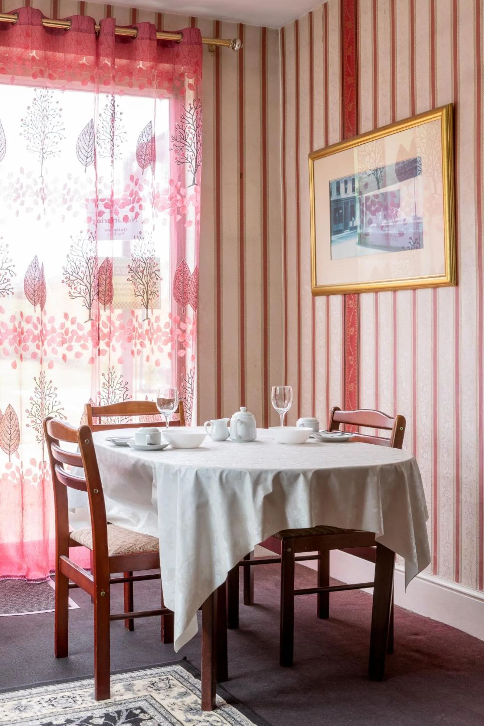 Restaurant/places to eat in Euro Hotel Harrow