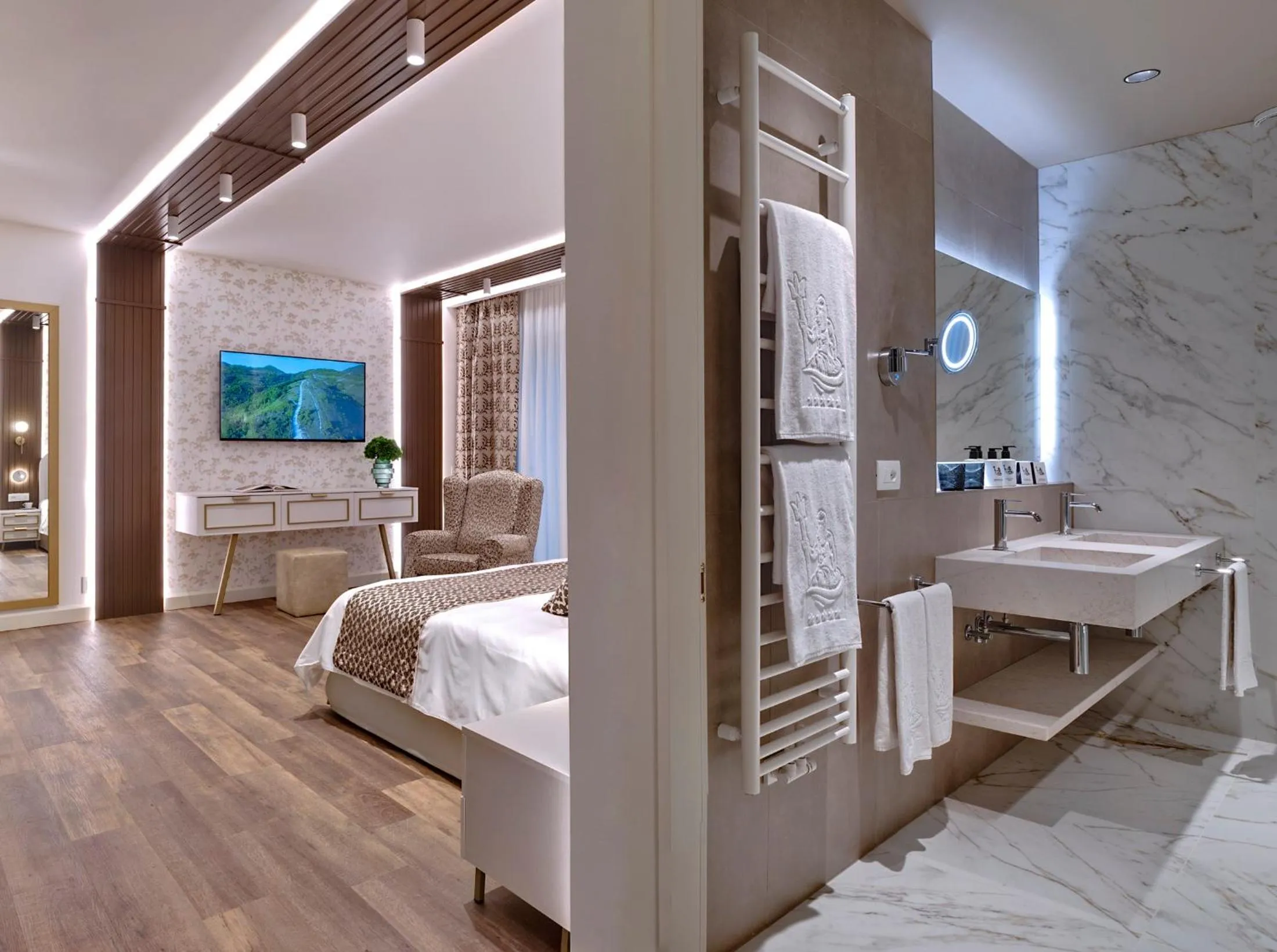 Bed in Tritone LUXURY HOTEL THERMAE & SPA