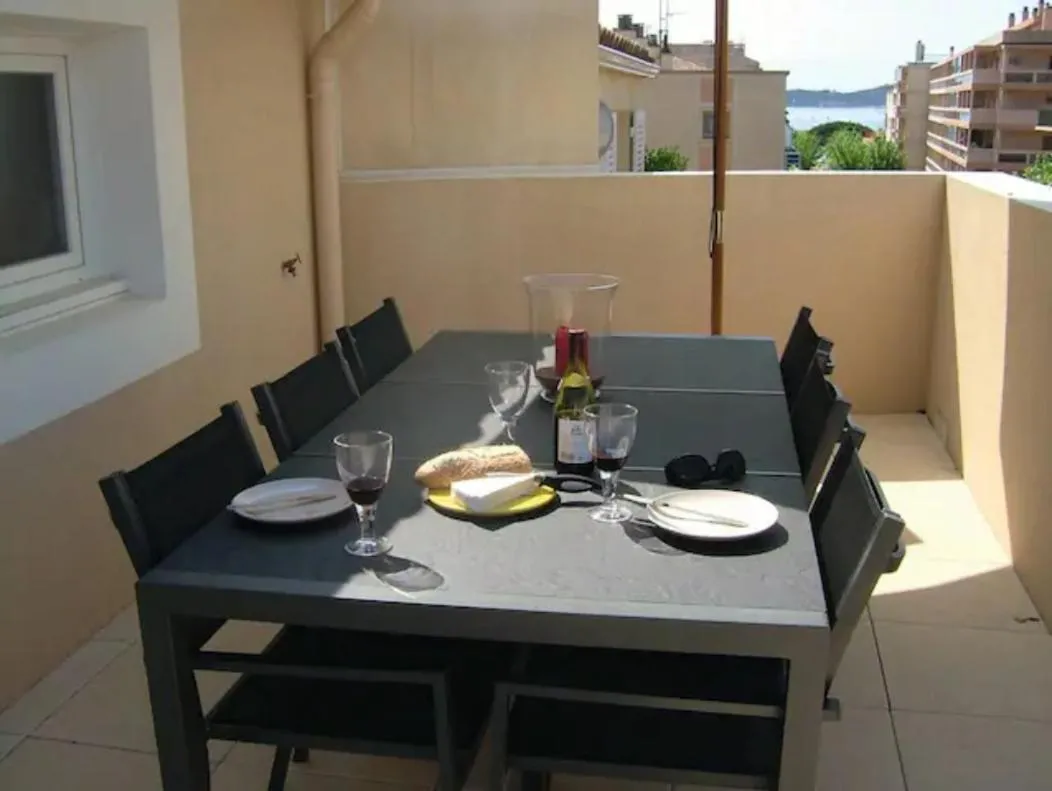 Restaurant/places to eat in Casa Del Mar - Beautiful Two Bedroom Penthouse Apartment