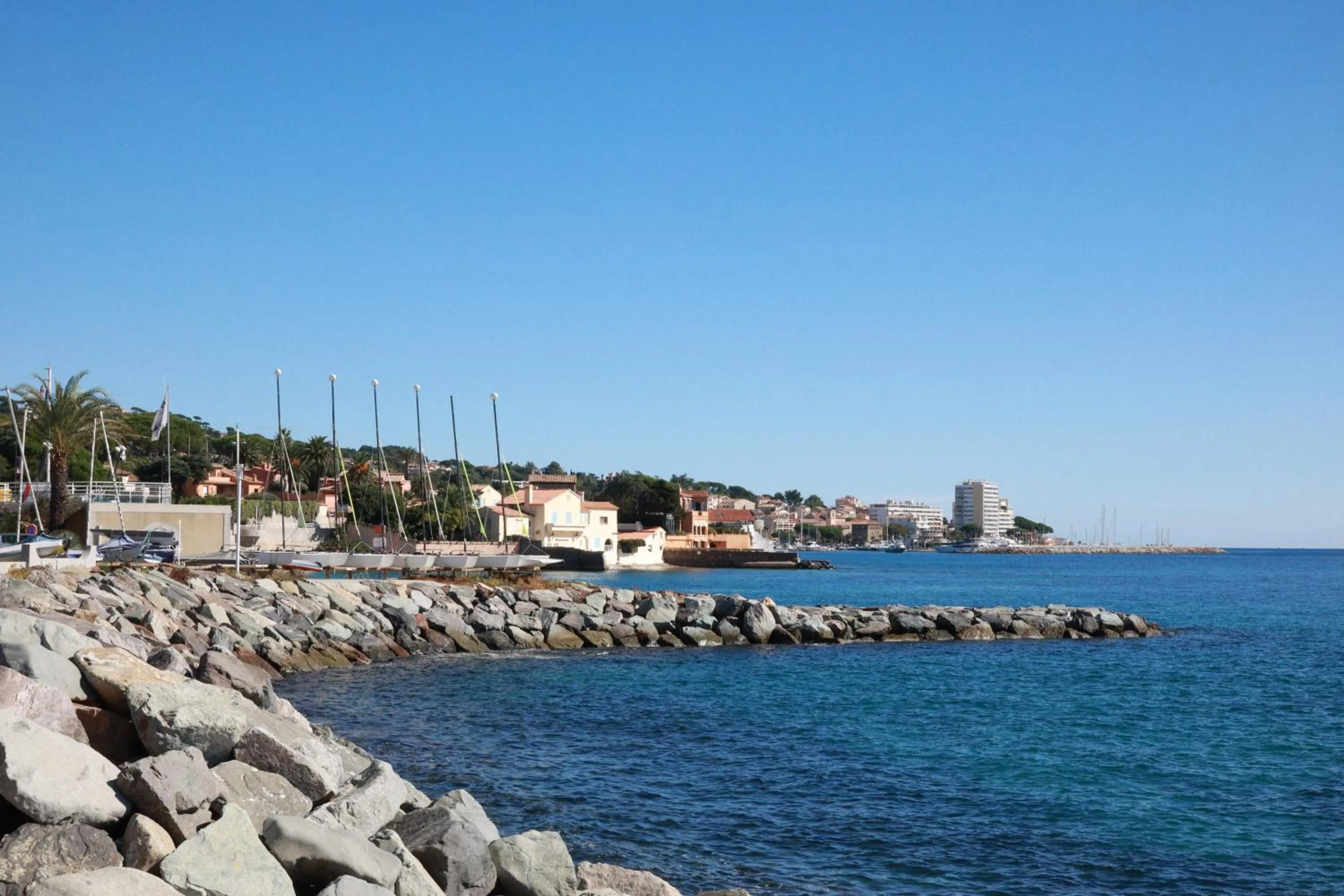 Neighbourhood in Casa Del Mar - Beautiful Two Bedroom Penthouse Apartment