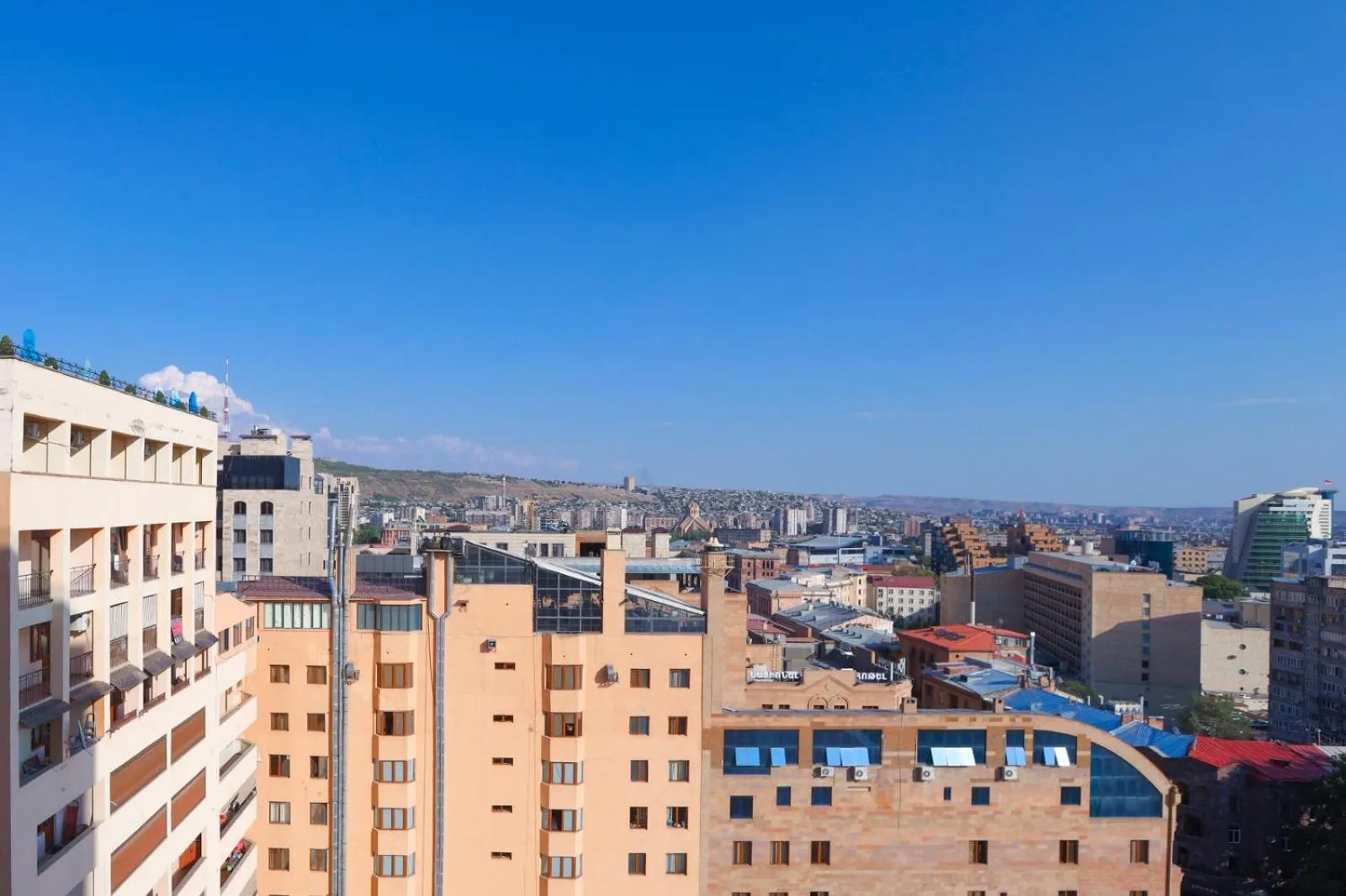 Bird's eye view in Apart-hotel on Koghbatsi 16