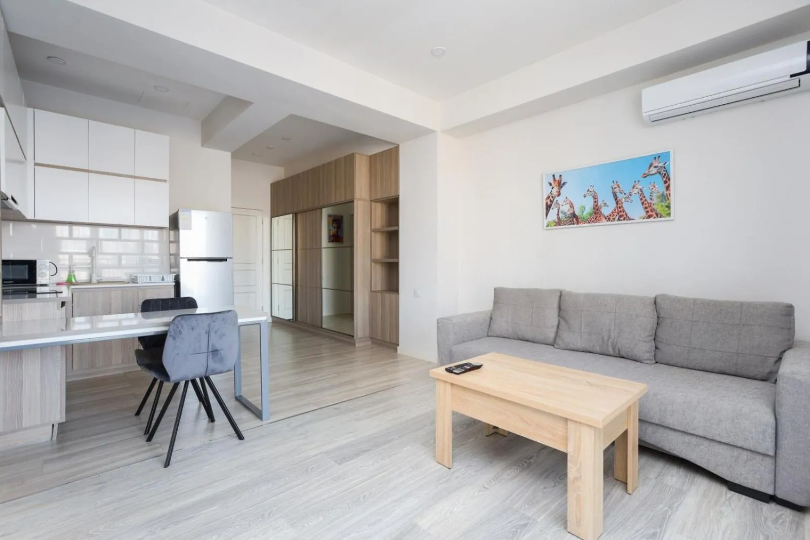 Dining area in Apart-hotel on Koghbatsi 16