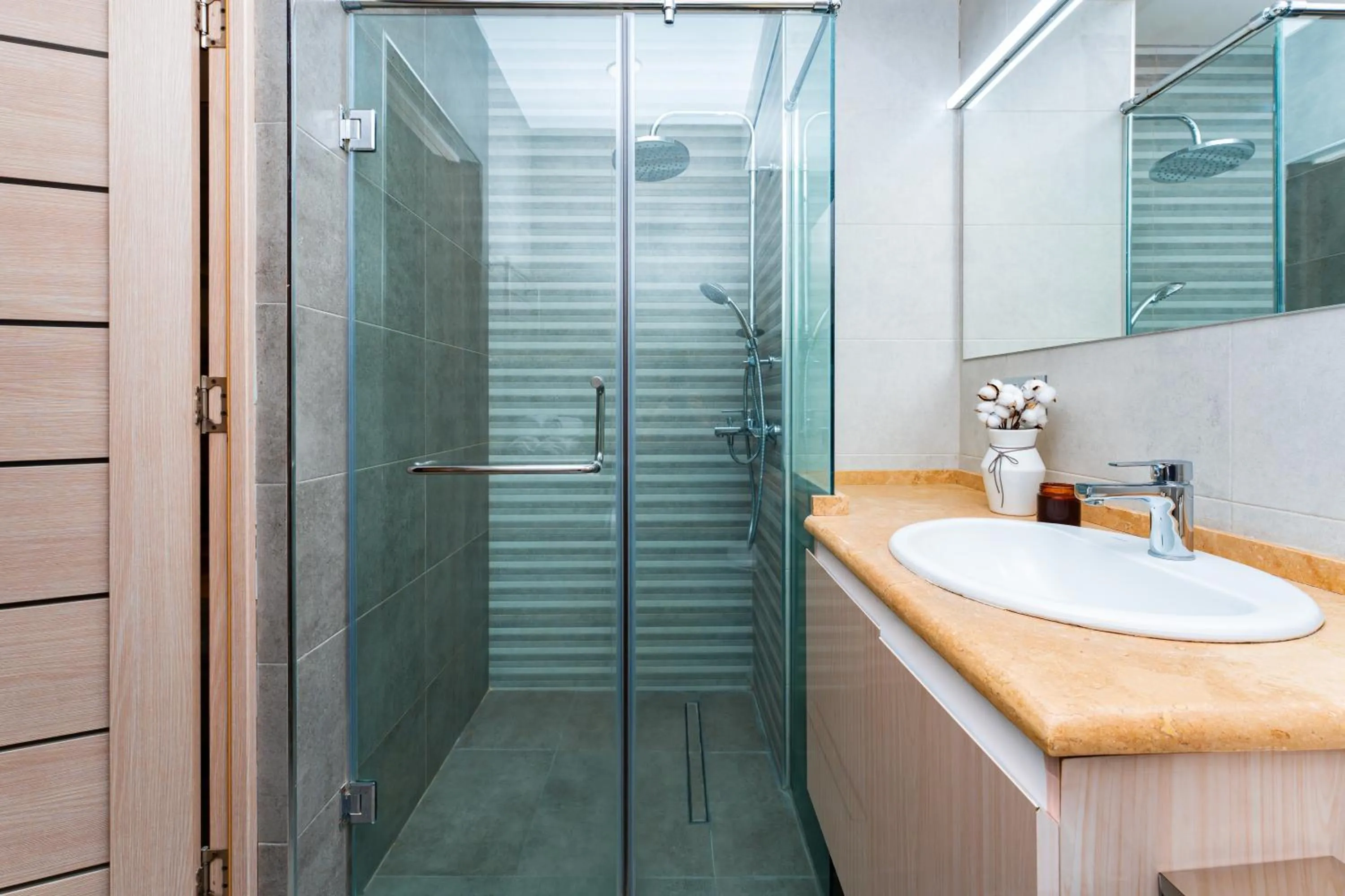 Shower in Apart-hotel on Koghbatsi 16