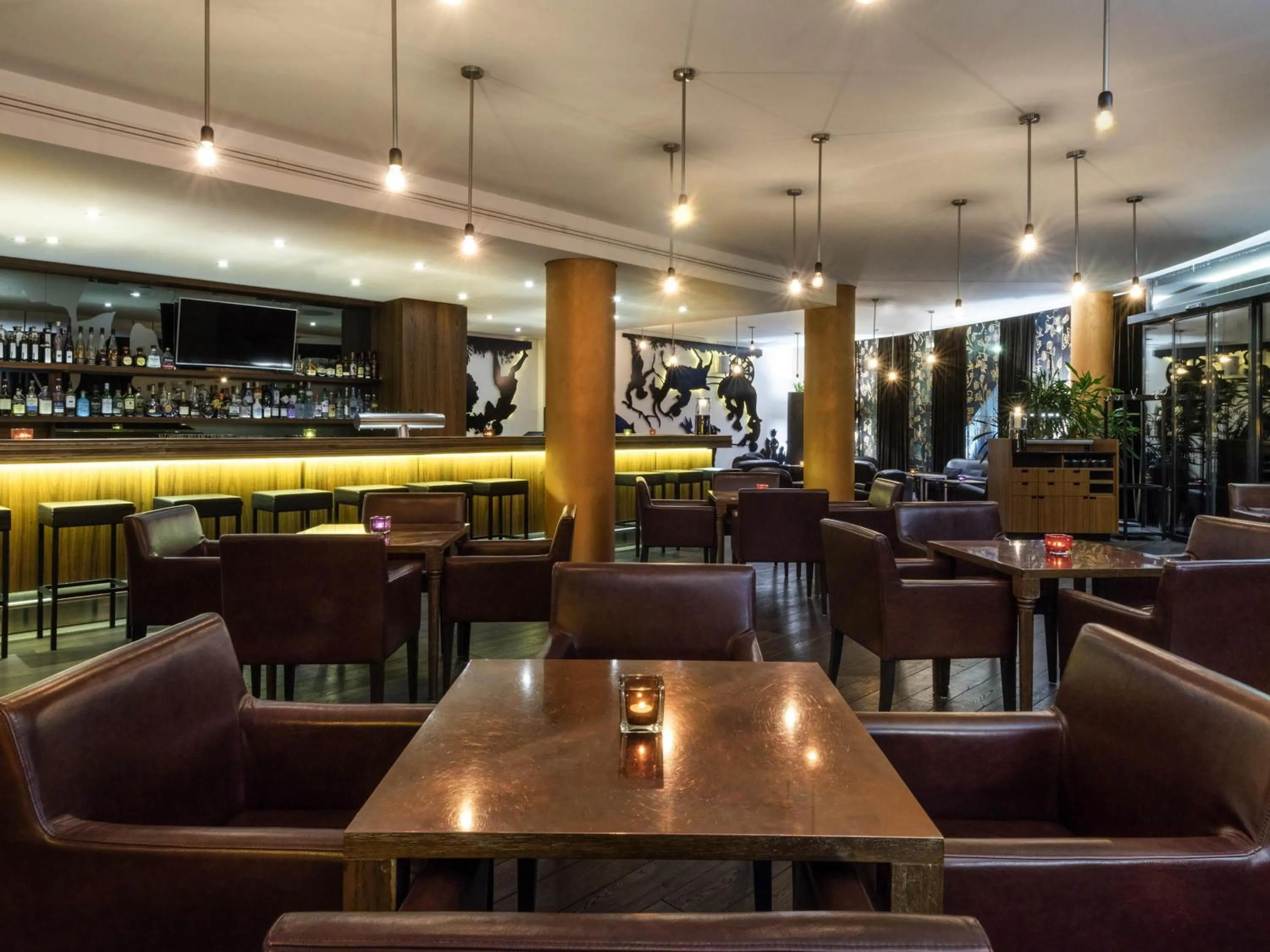 Lounge or bar in Mövenpick Hotel Stuttgart Airport