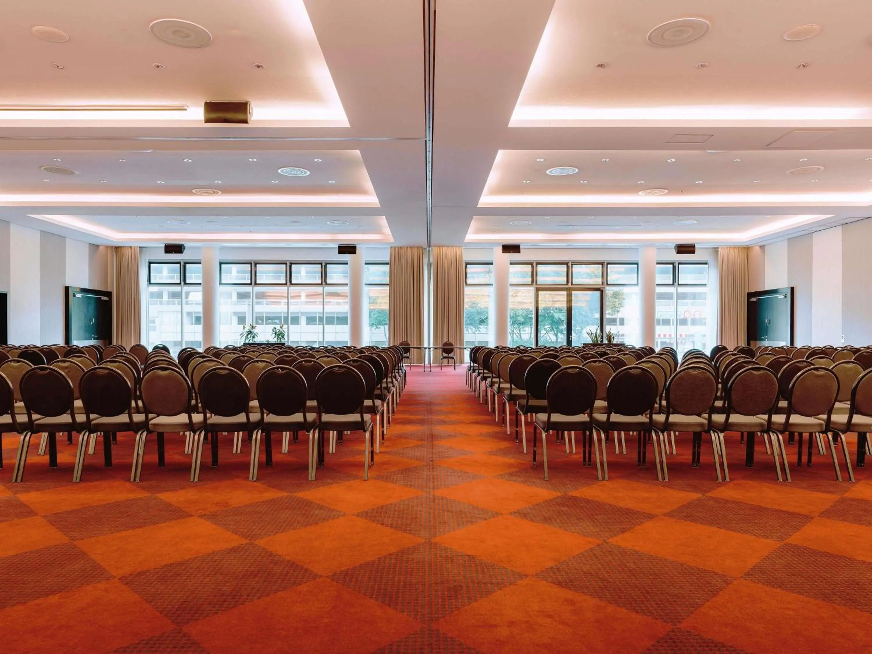 Meeting/conference room in Mövenpick Hotel Stuttgart Airport