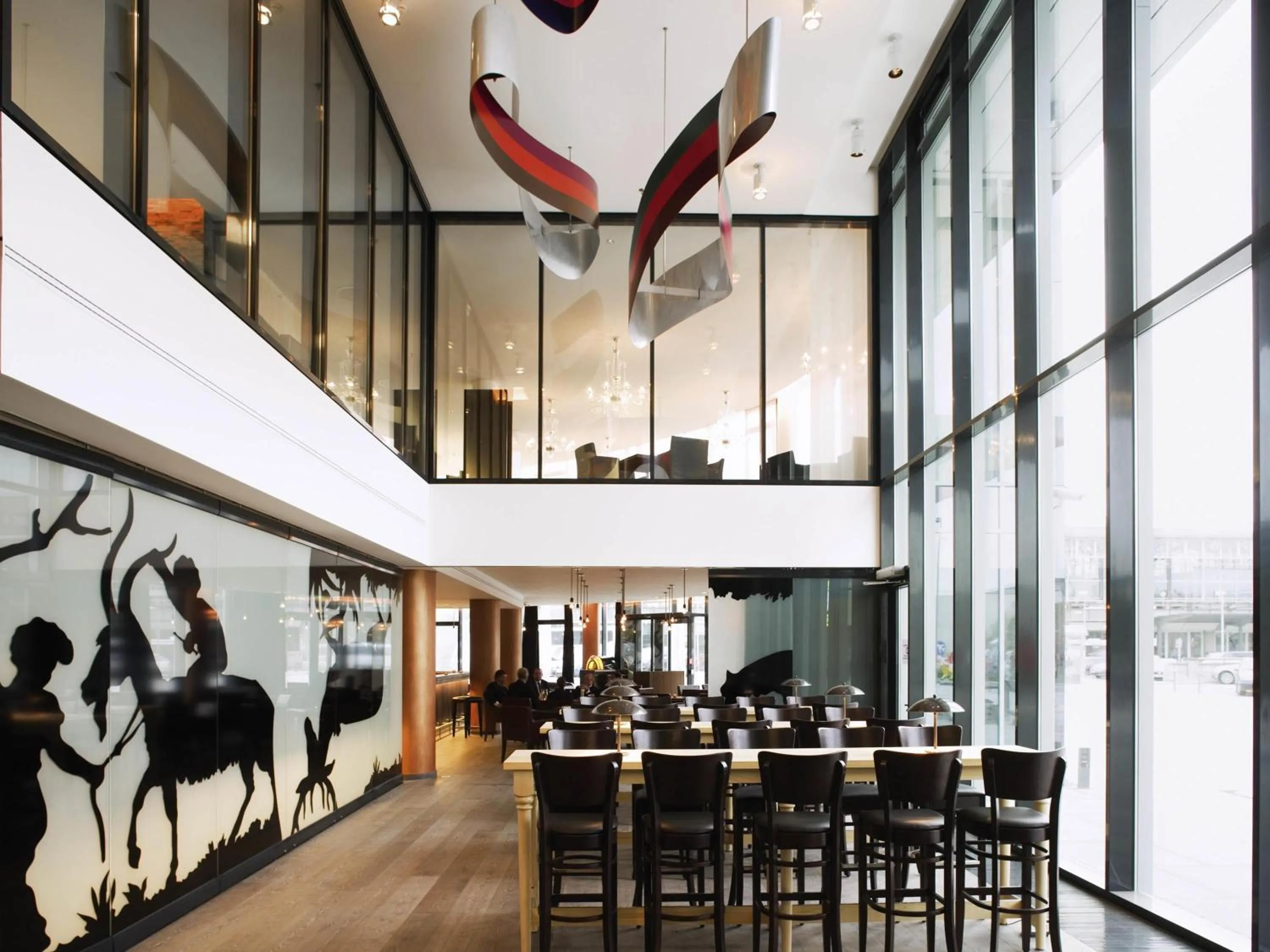 Lounge or bar in Mövenpick Hotel Stuttgart Airport