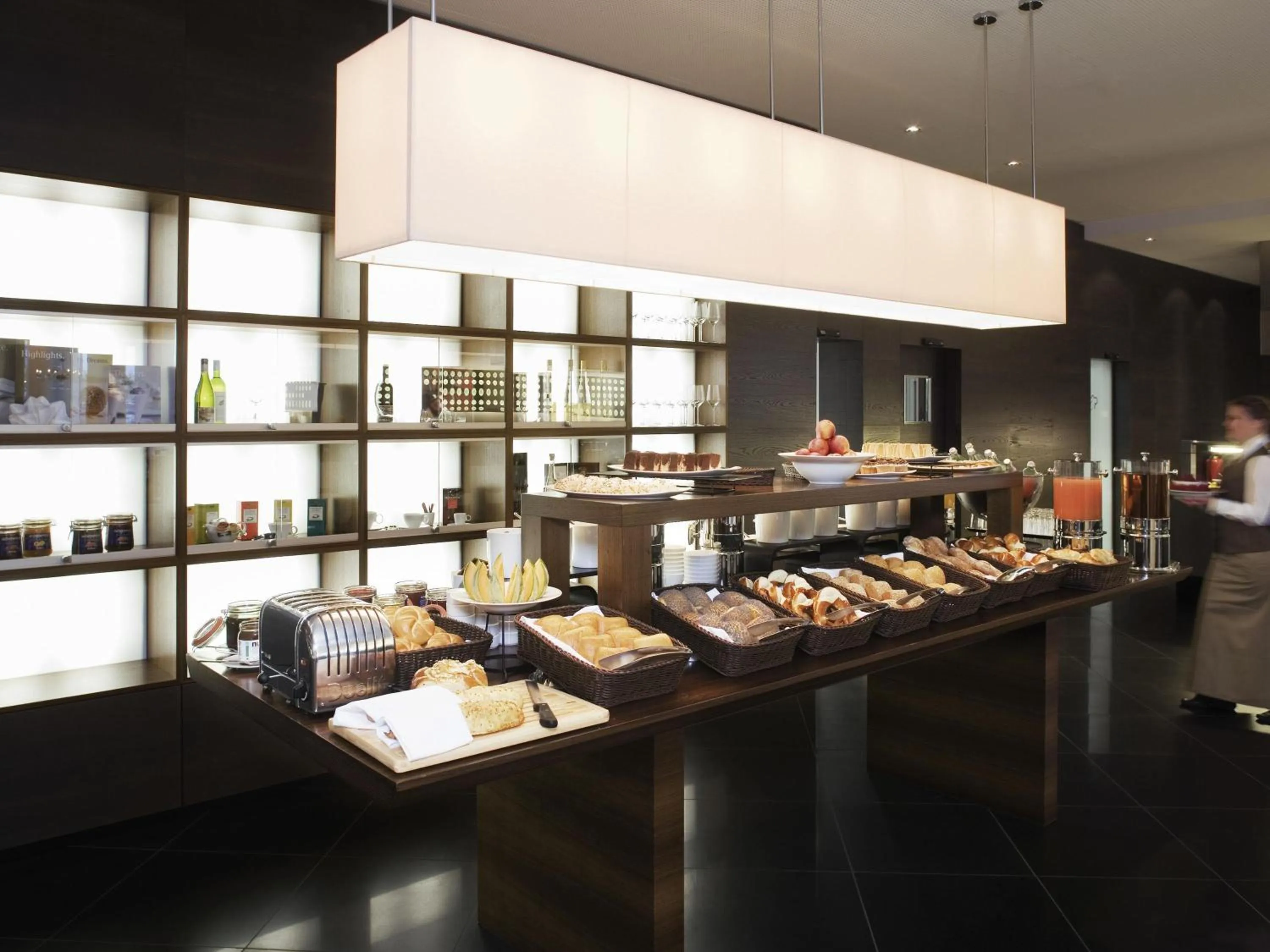 Restaurant/places to eat in Mövenpick Hotel Stuttgart Airport