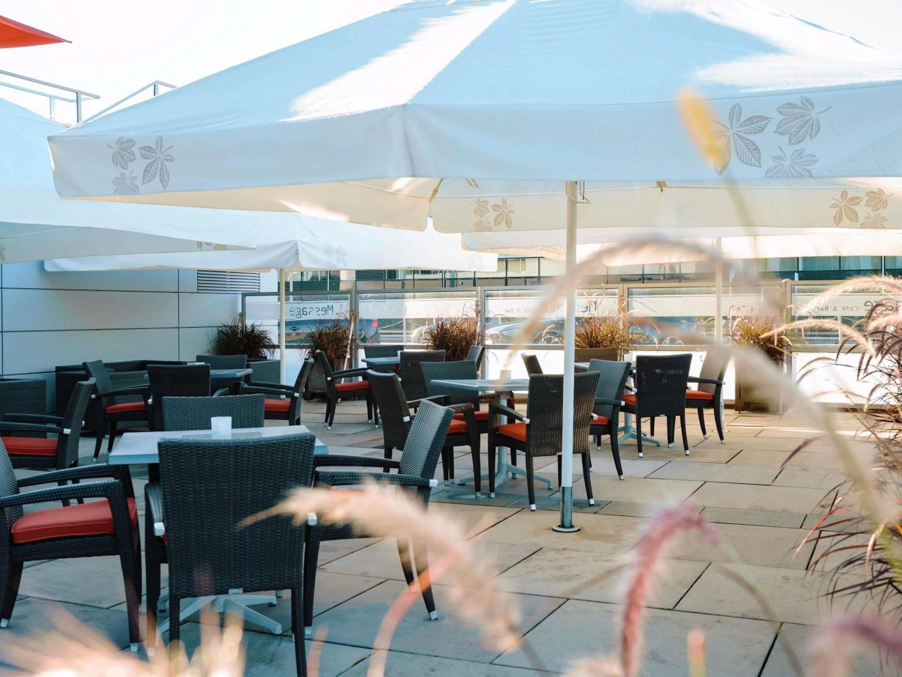 Lounge or bar in Mövenpick Hotel Stuttgart Airport