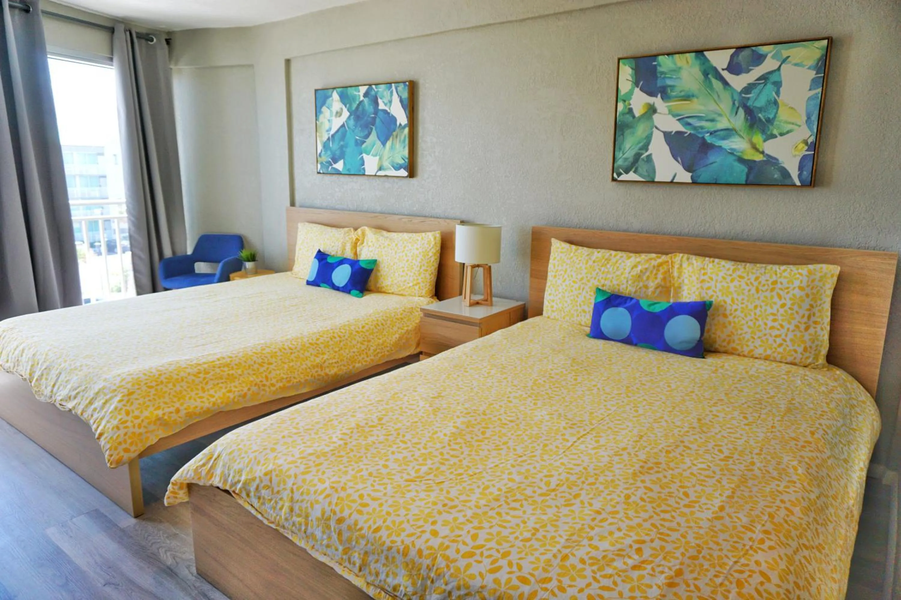 Bed in Daytona Inn Studios