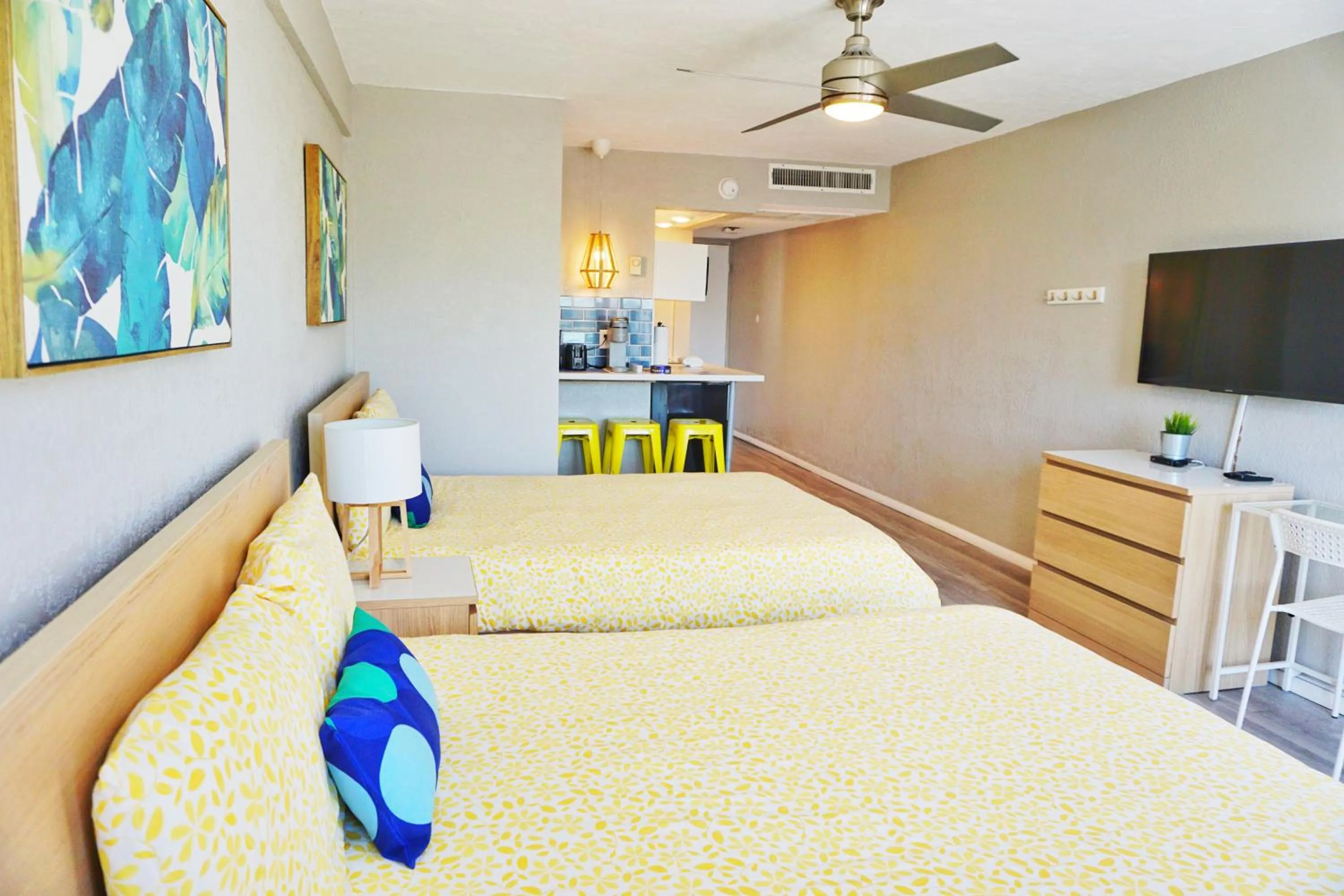 Bed in Daytona Inn Studios