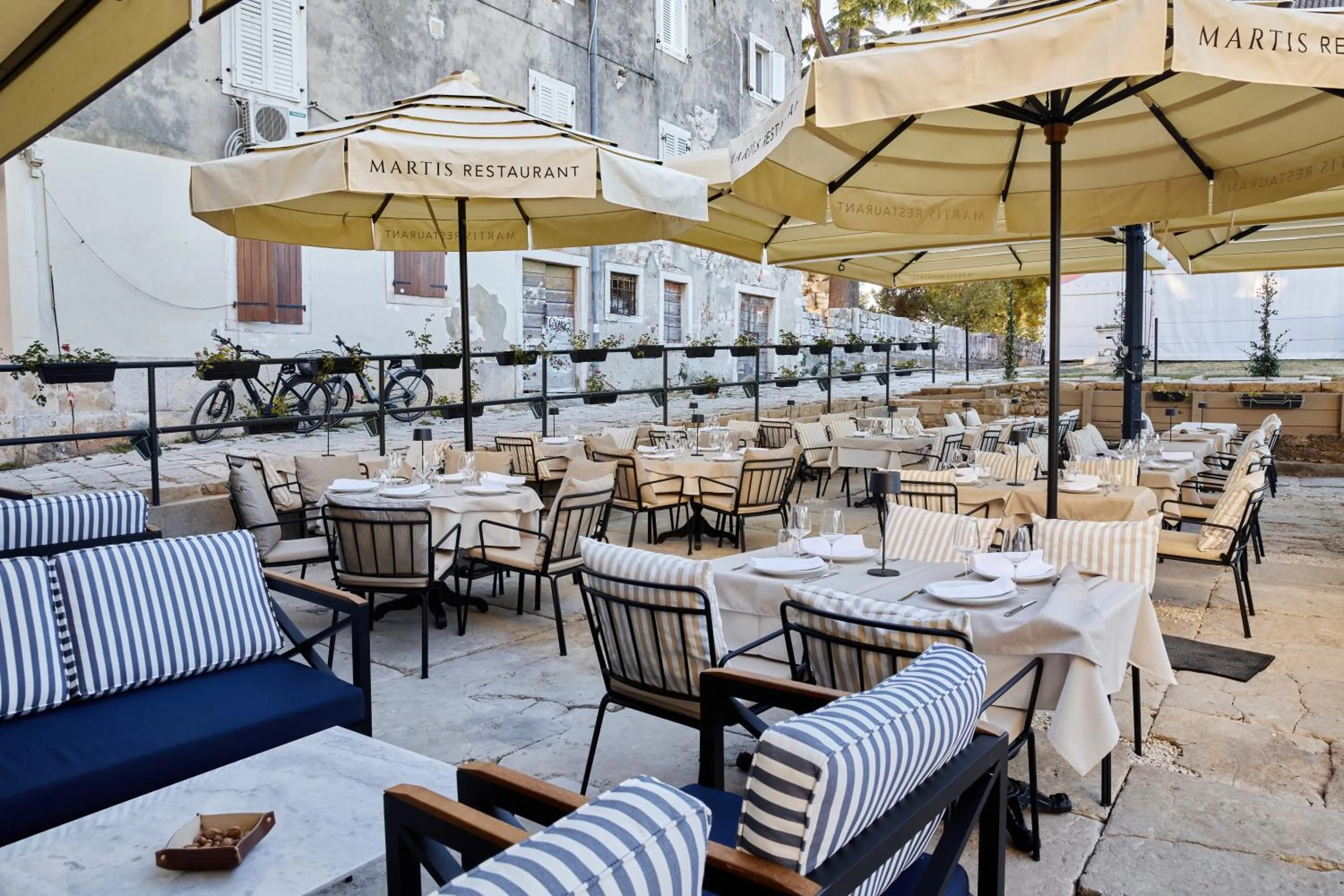 Restaurant/places to eat in Martis Forum Heritage Hotel & Residence