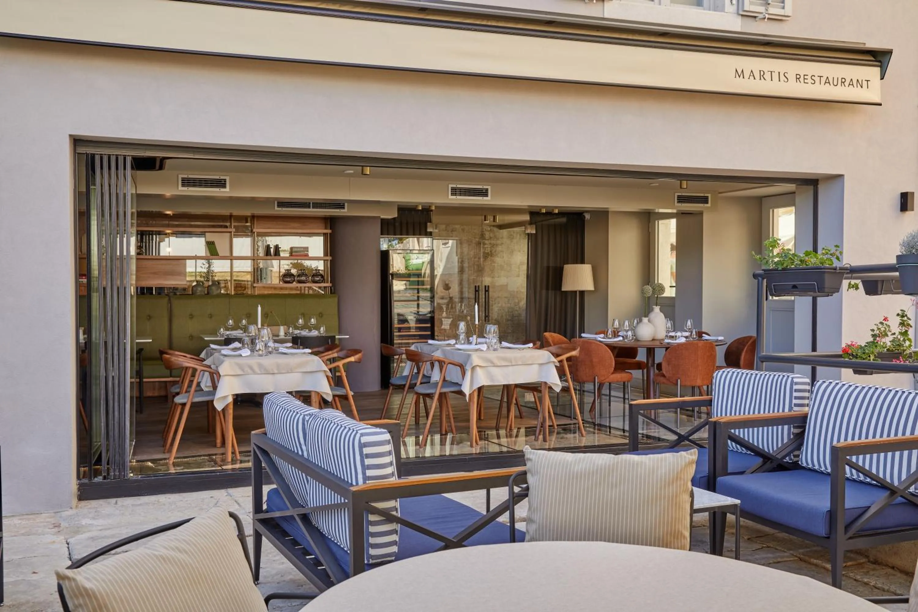 Restaurant/places to eat in Martis Forum Heritage Hotel & Residence