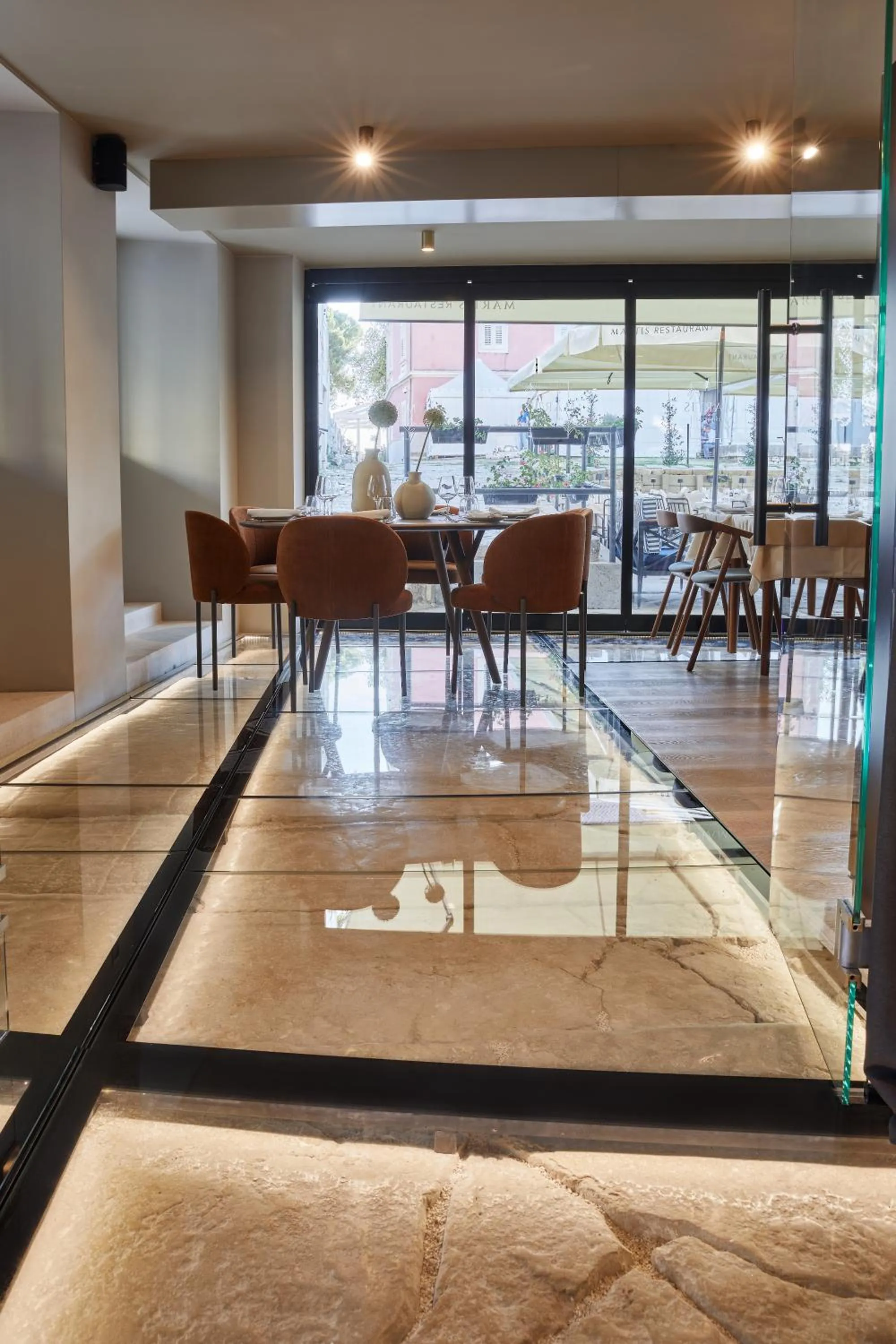 Restaurant/places to eat in Martis Forum Heritage Hotel & Residence