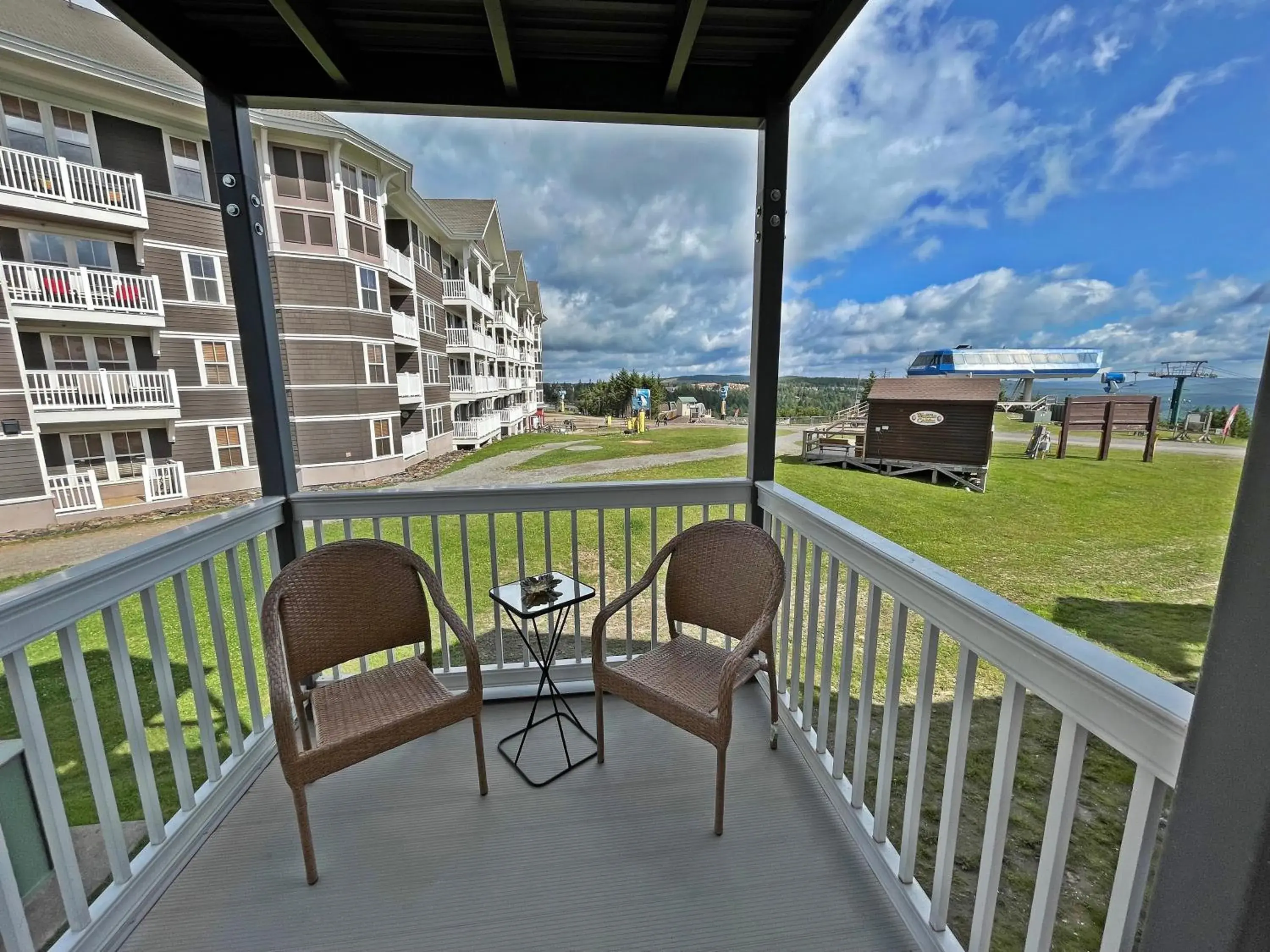 Stroll to Slopes, Village Area, Ski in-Out MtLodge 210 Stroll to Slopes, Village Area, Ski in-Out MtLodge 210