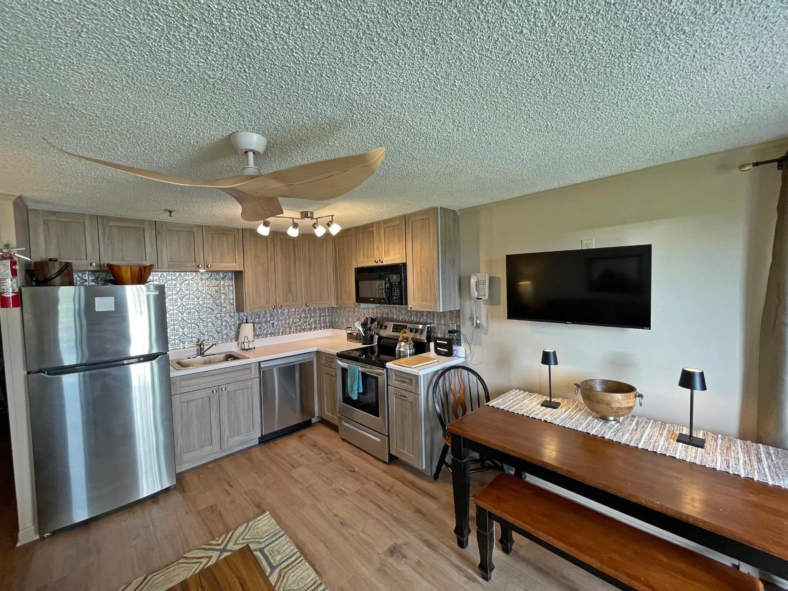 Stroll to Slopes, Village Area, Ski in-Out MtLodge 210