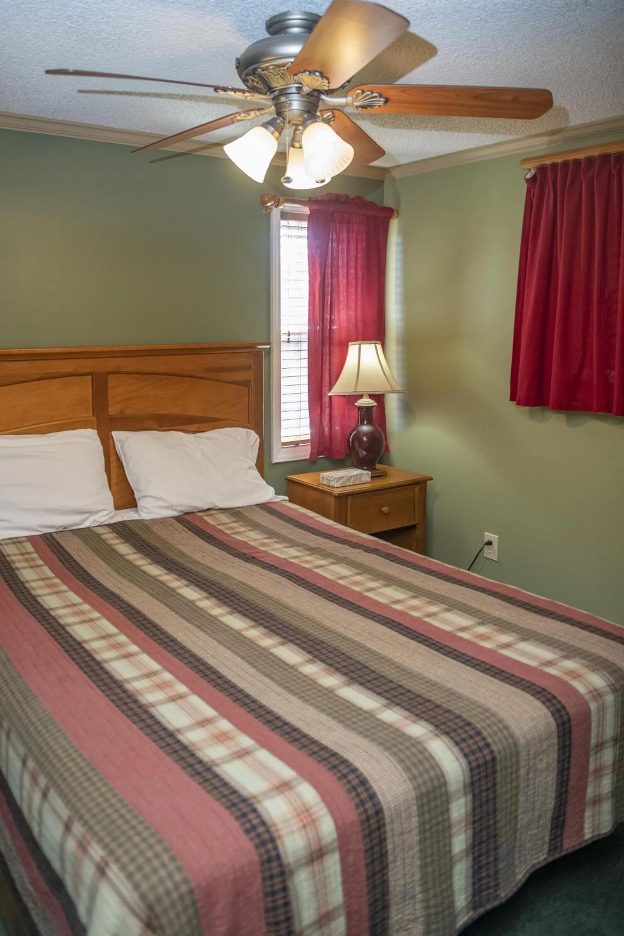 Property building, Bed in Stroll to Slopes, Village Area, Ski in-out MtLodge 294