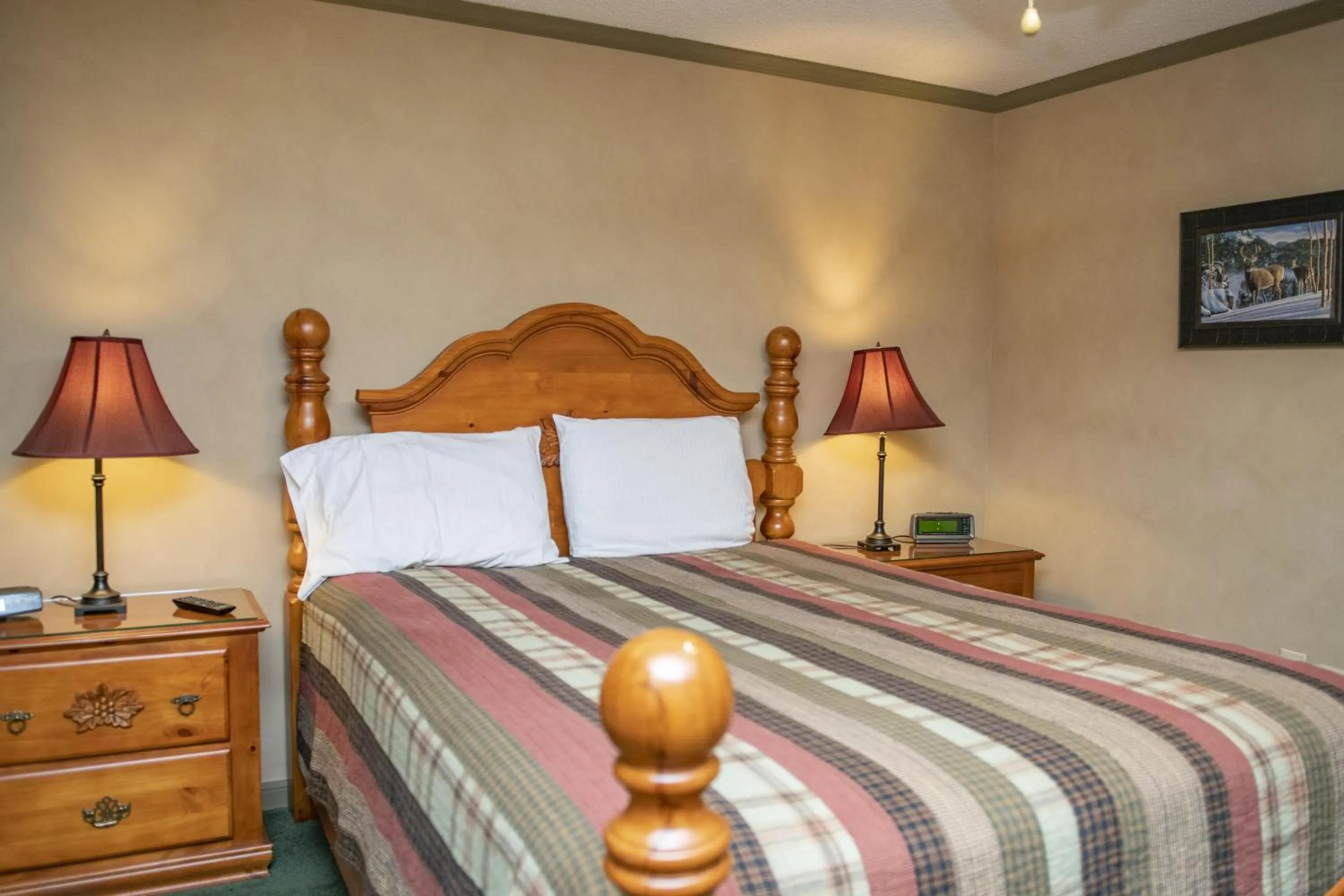 Property building, Bed in Stroll to Slopes, Village Area, Ski in-out MtLodge 294