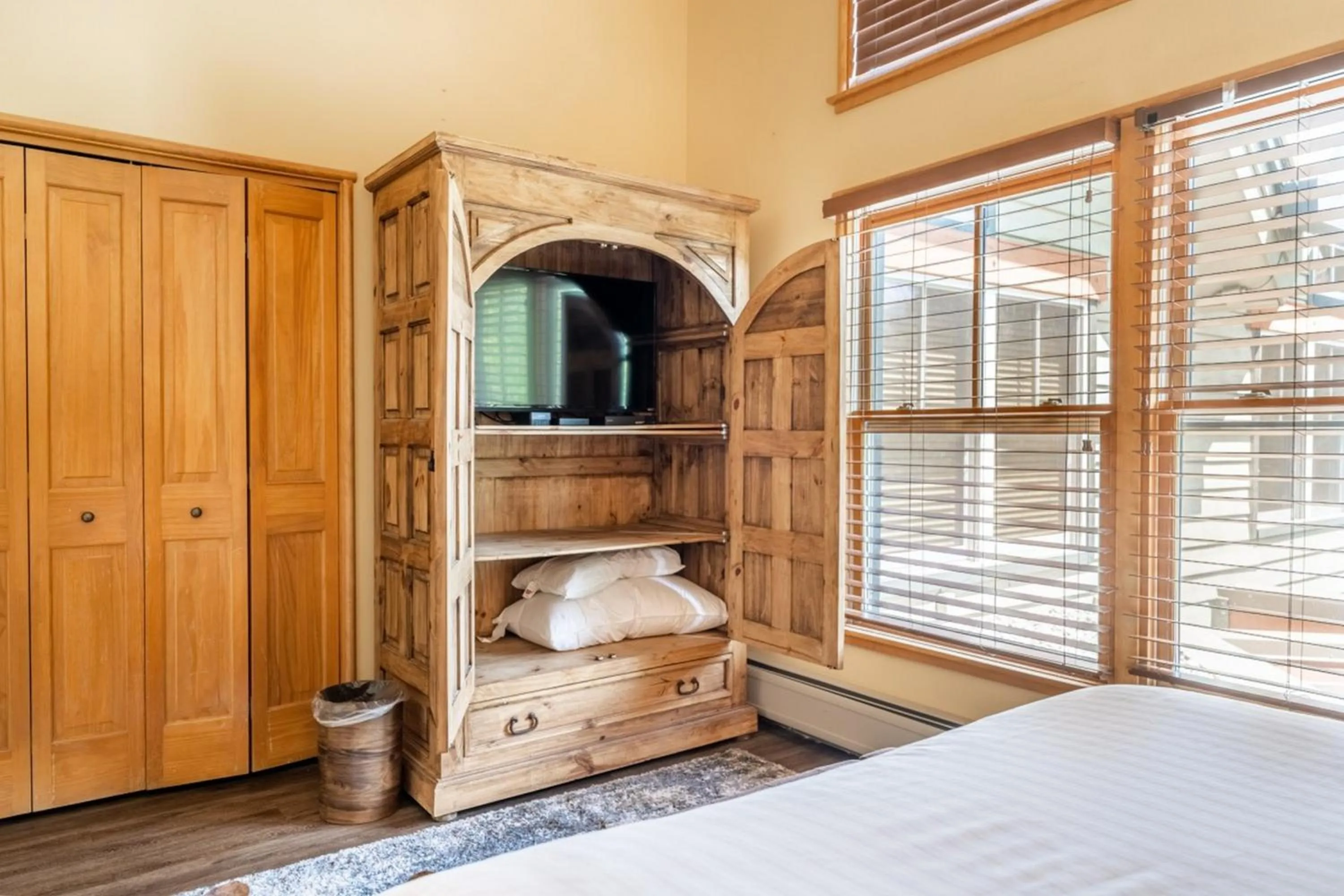 Bedroom, Bed in Jackpine Lodge by Summit County Mountain Retreats