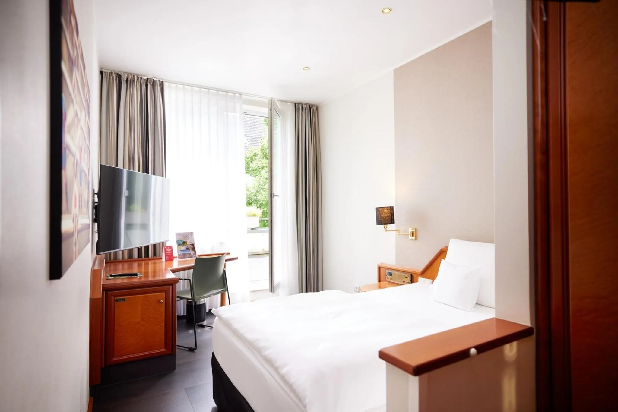 Bedroom, Bed in Kochs Stadthotel