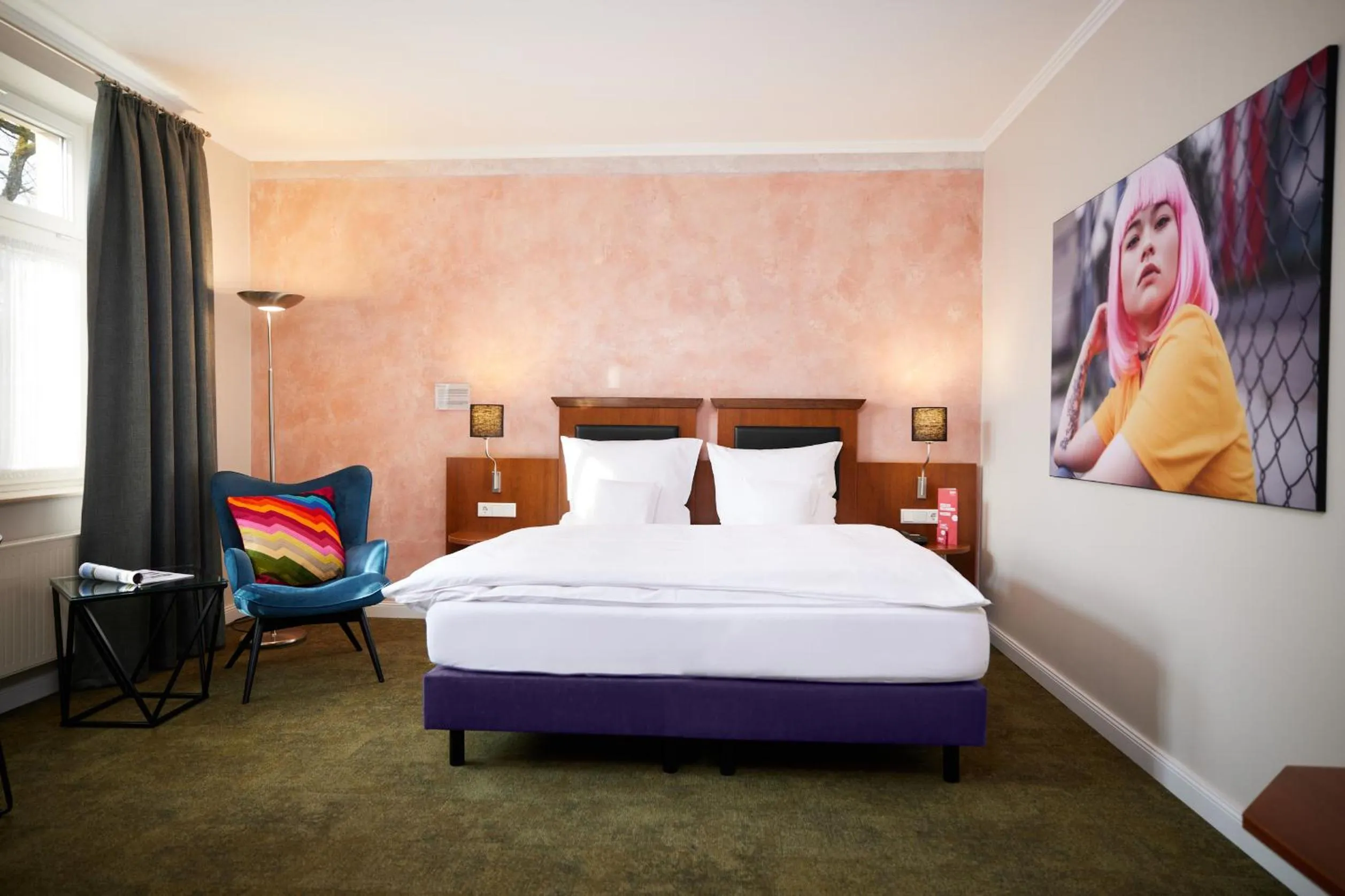 Seating area, Bed in Kochs Stadthotel