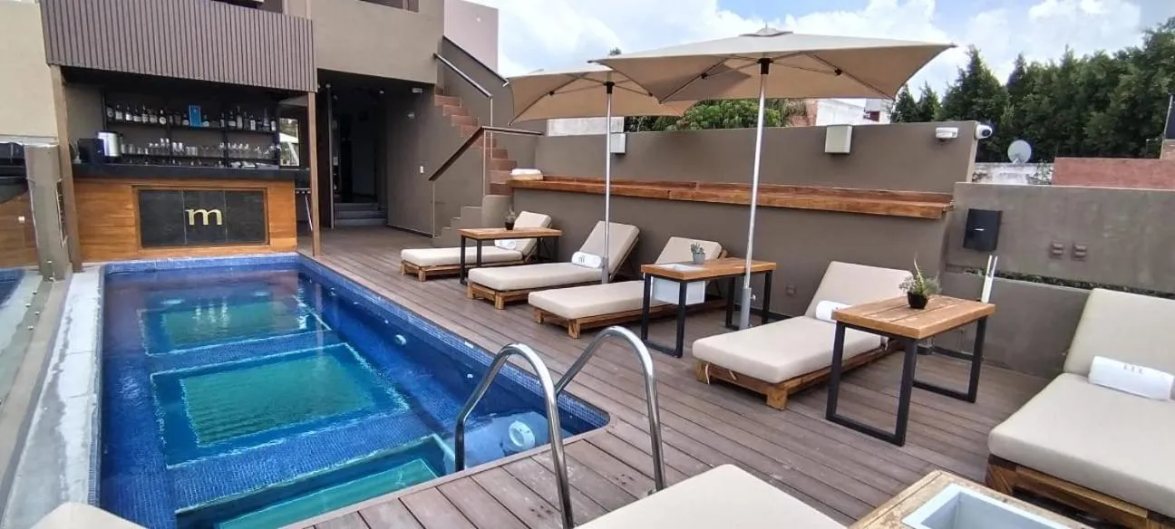 Swimming pool in Hotel Madi