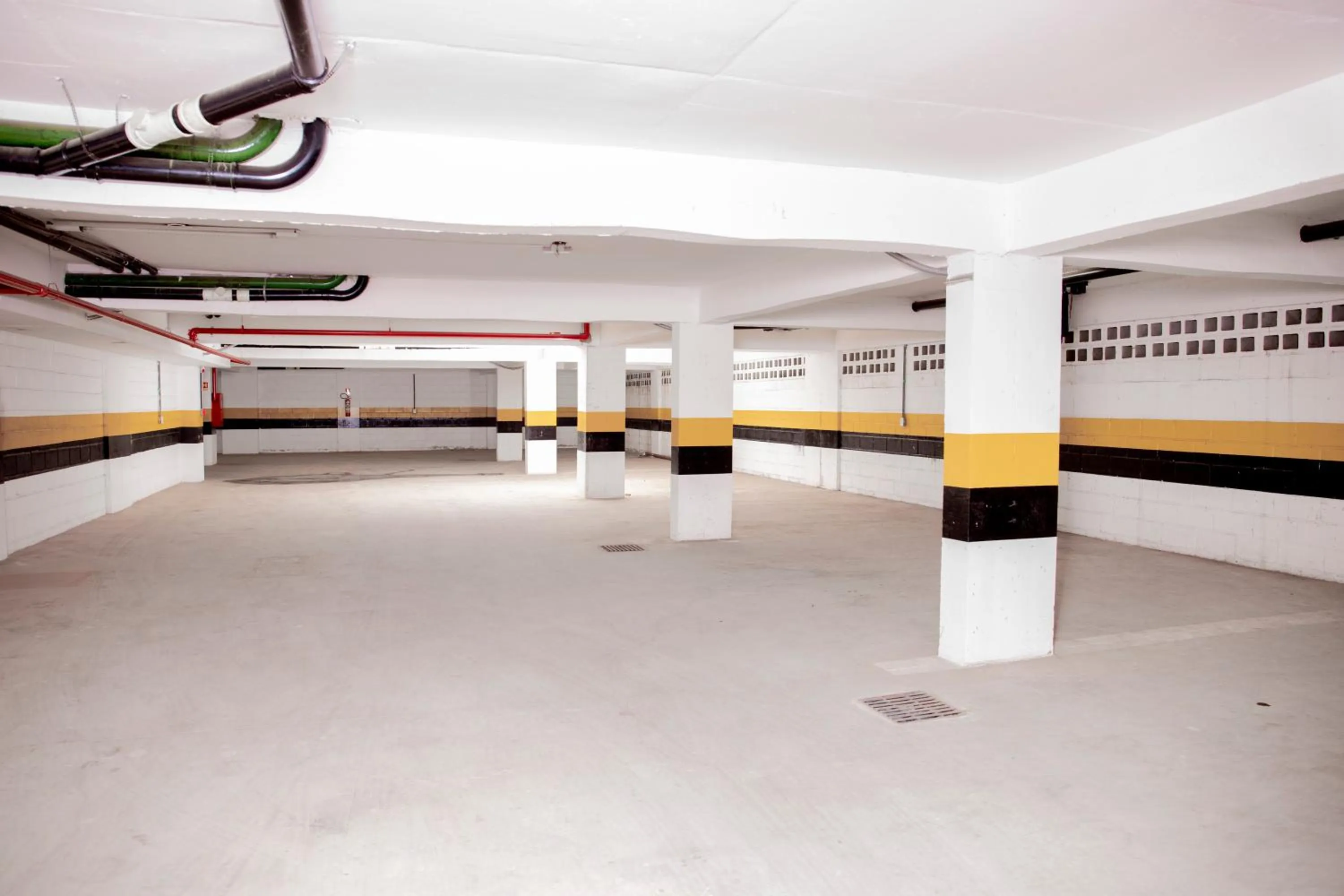 Parking in Cancún Hotel by H Hotéis - Airport