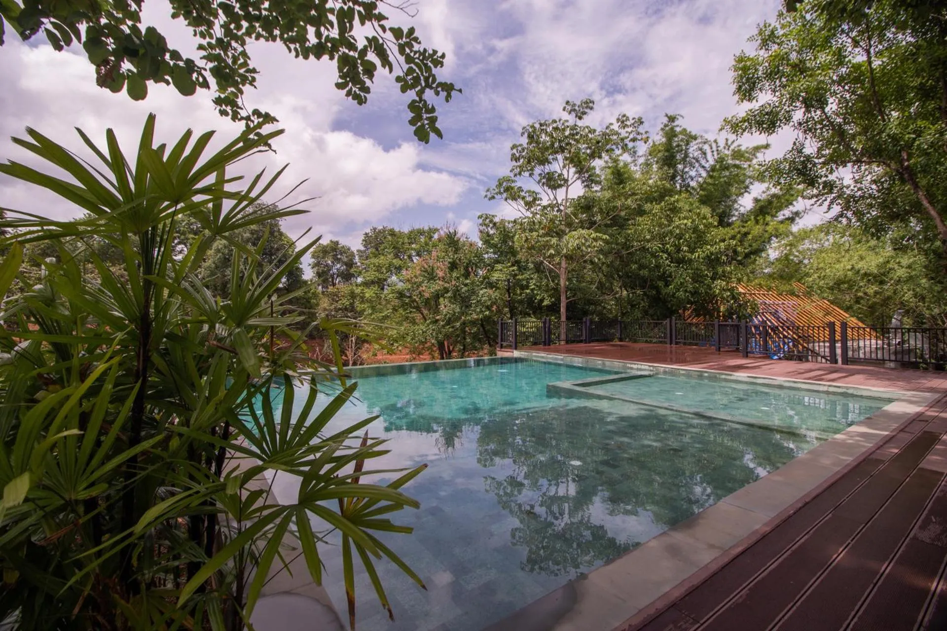 Swimming pool in Phapok Eco Resort