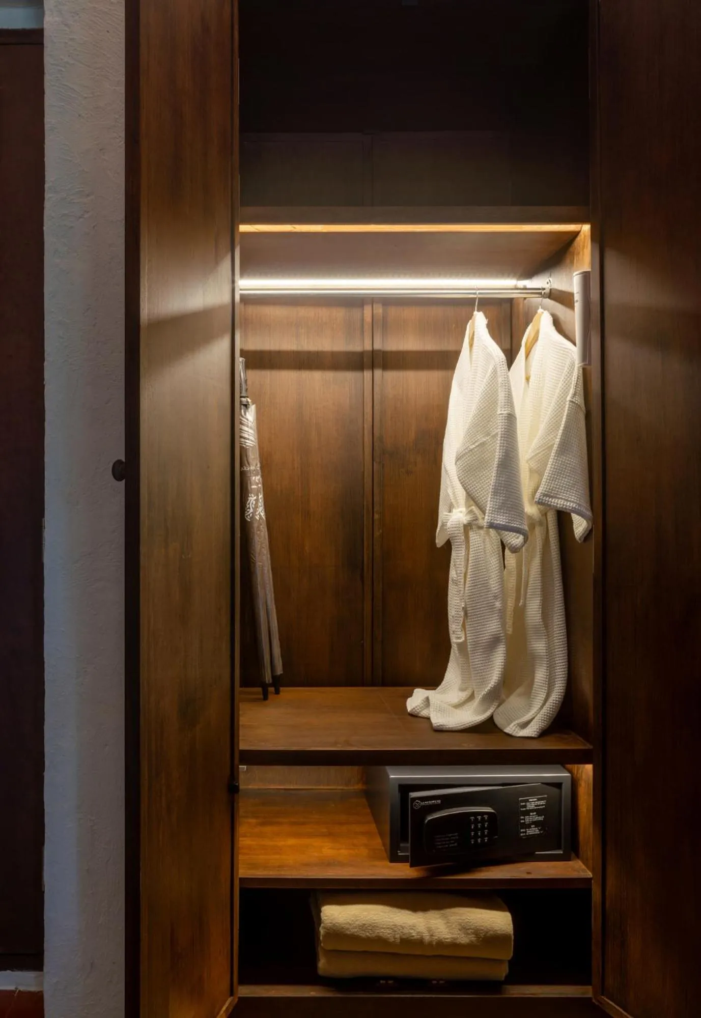 wardrobe in Phapok Eco Resort