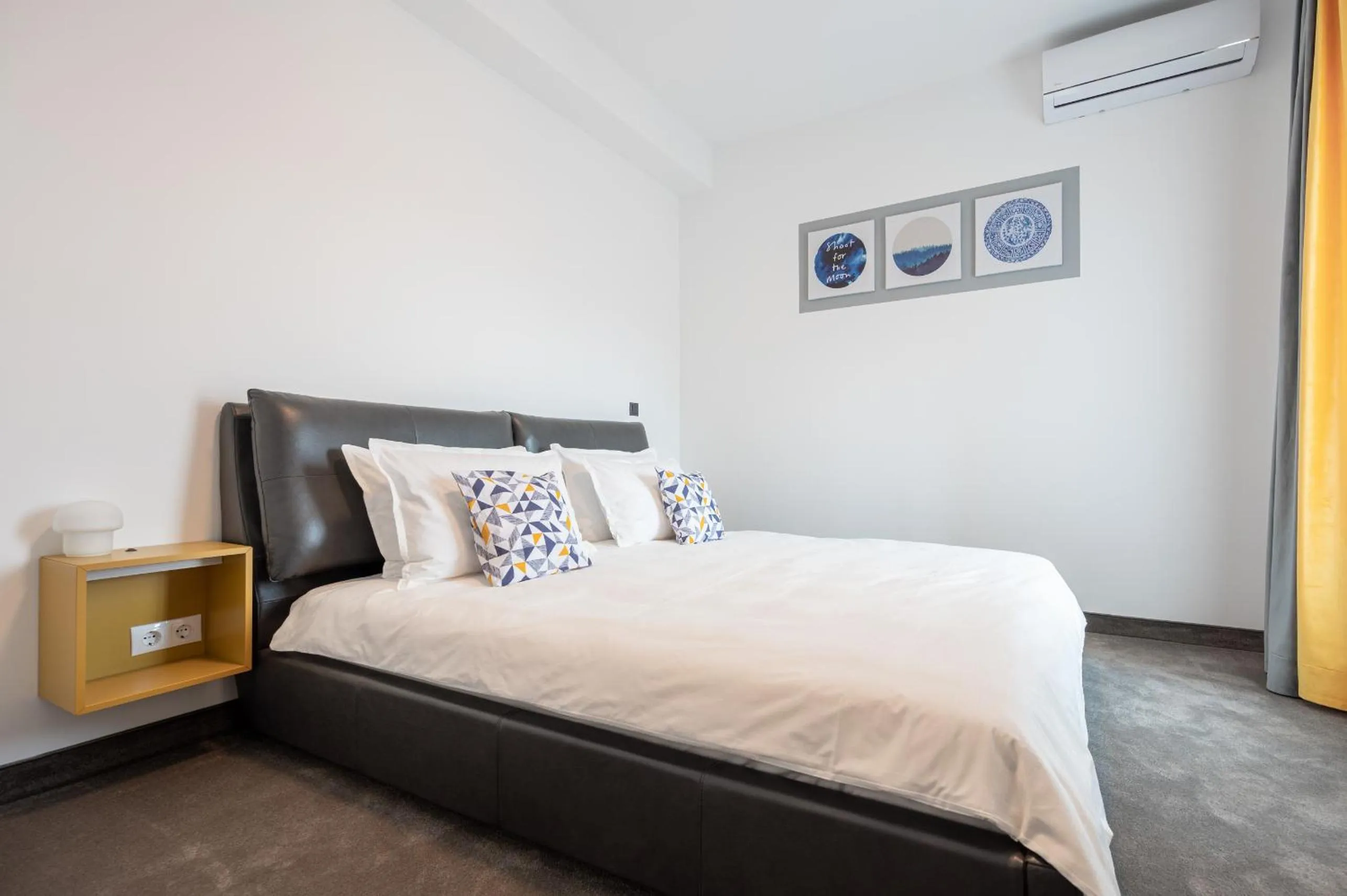 Bedroom, Bed in Calvin