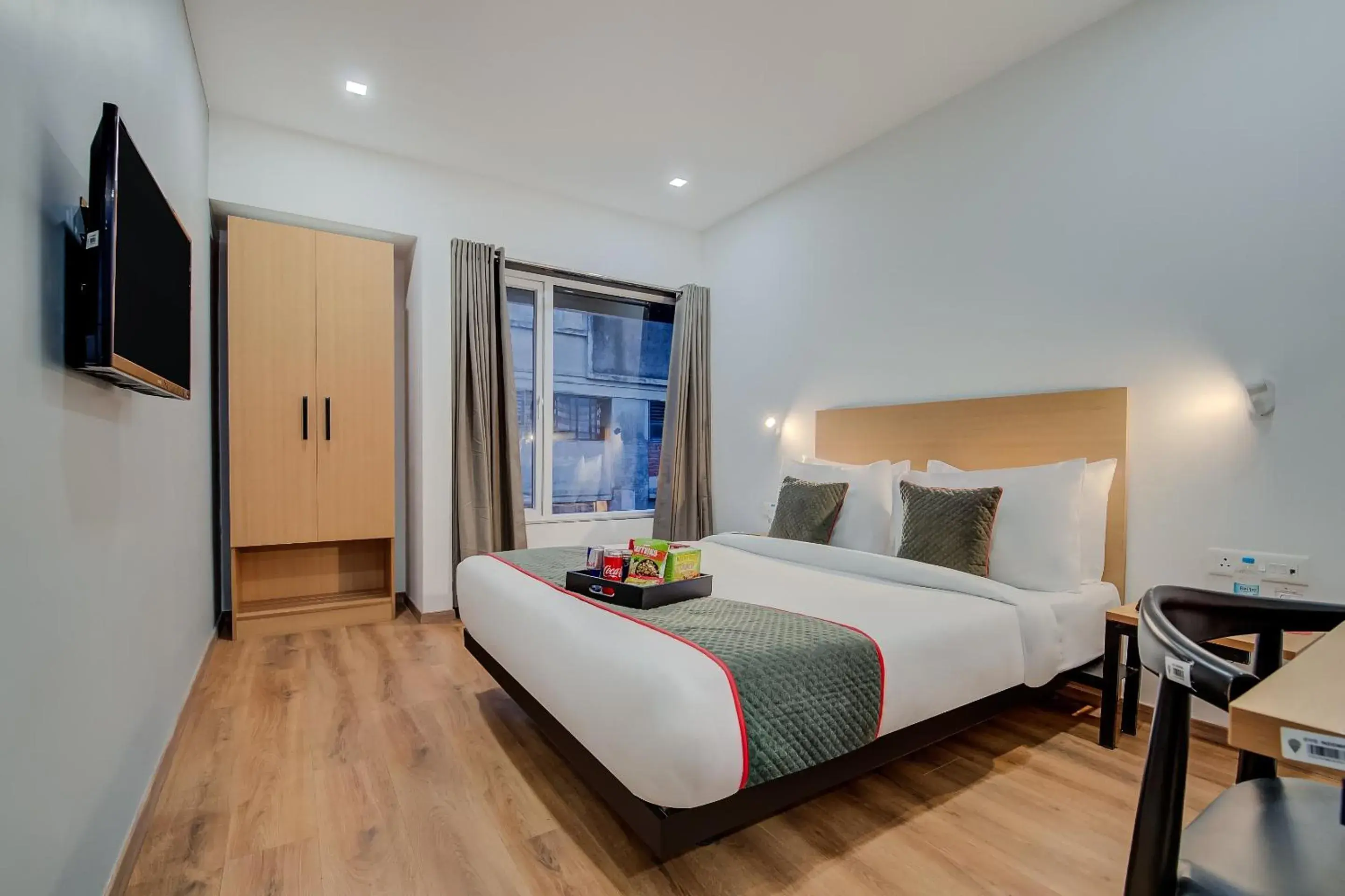 Classic Triple Room - single occupancy in Super Townhouse MG Road Pune Classic Triple Room - single occupancy in Super Townhouse MG Road Pune