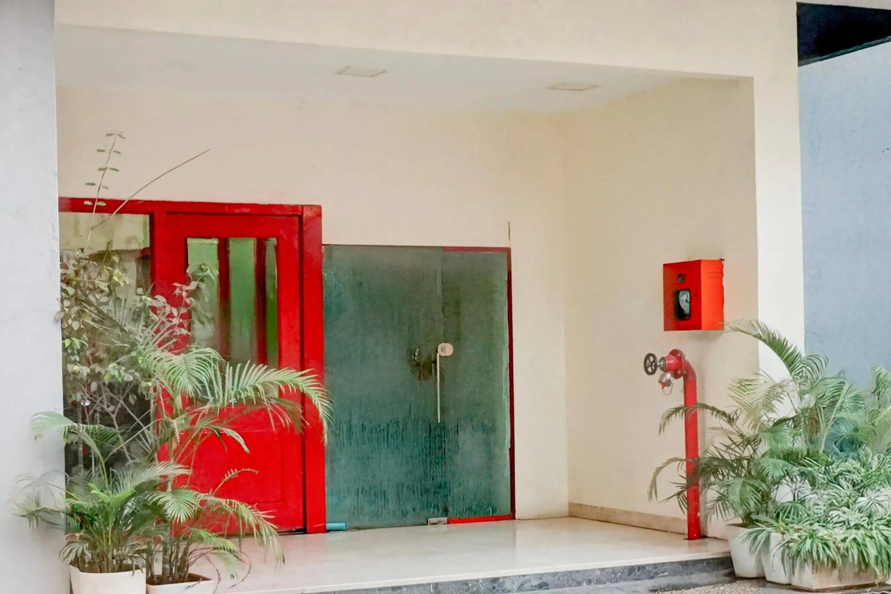 Facade/entrance in Super Townhouse MG Road Pune