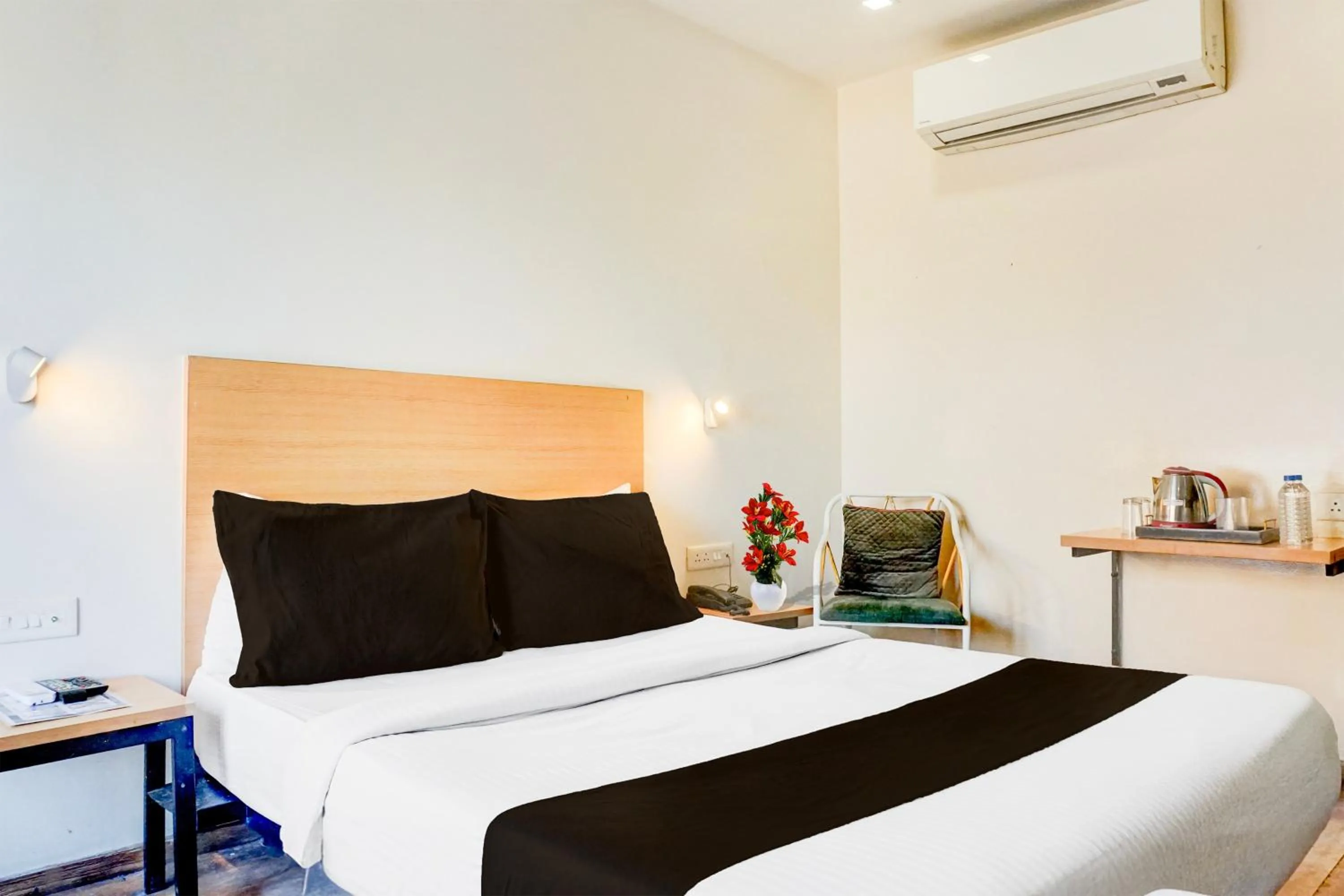 Bedroom, Bed in Super Townhouse MG Road Pune